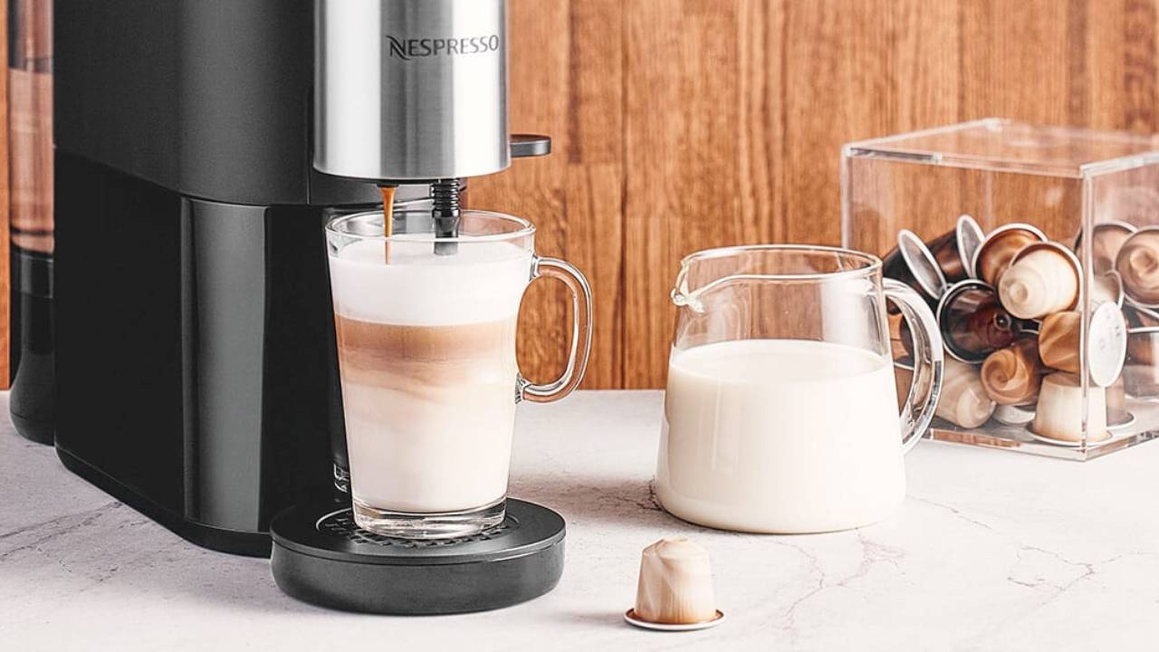 Defectuoso Capataz Querido Cómo limpiar, descalificar y mantener tu cafetera Nespresso para que te  siga dando buen café | Business Insider España
