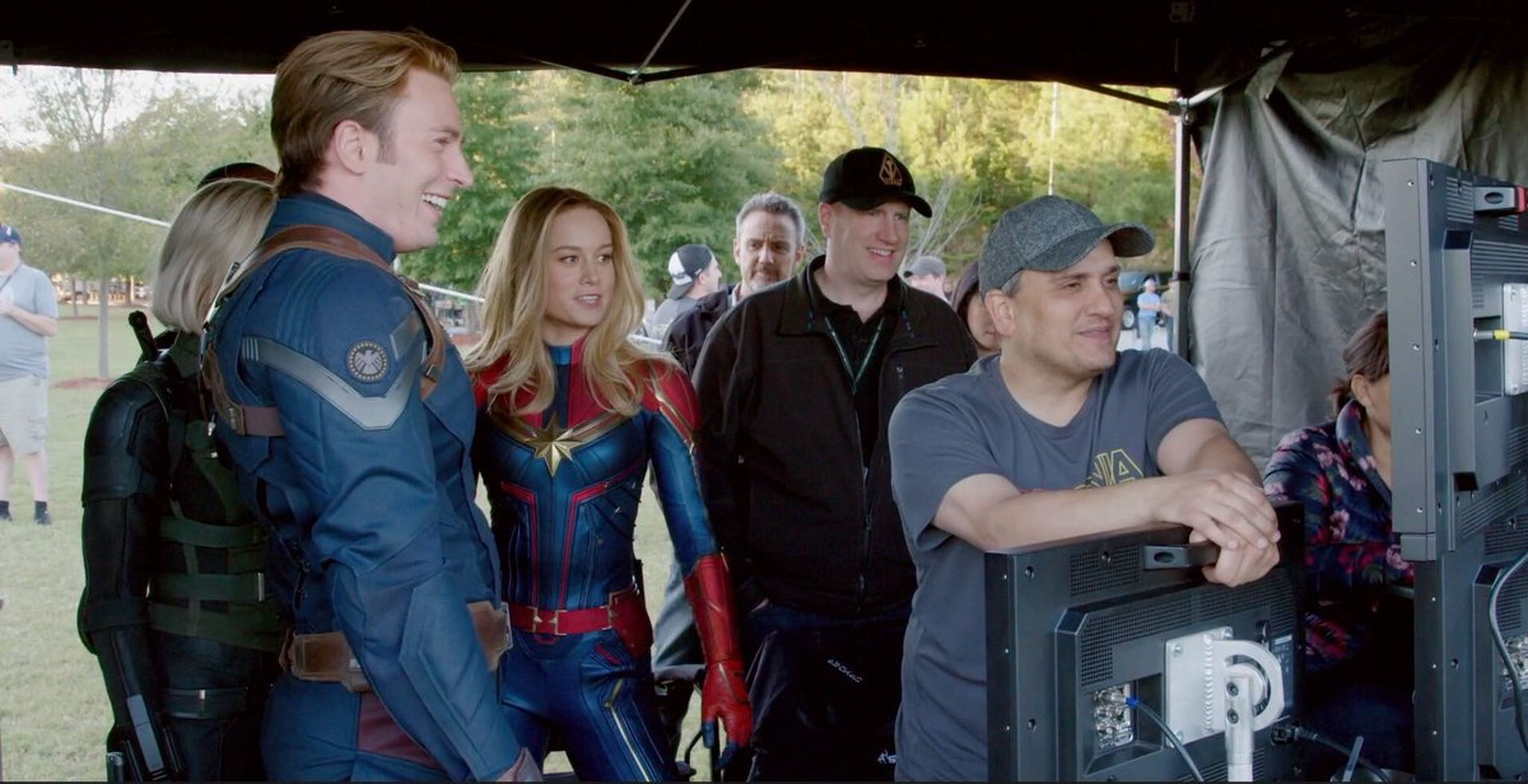 Chris Evans y Brie Larson en el rodaje de 'Endgame'.