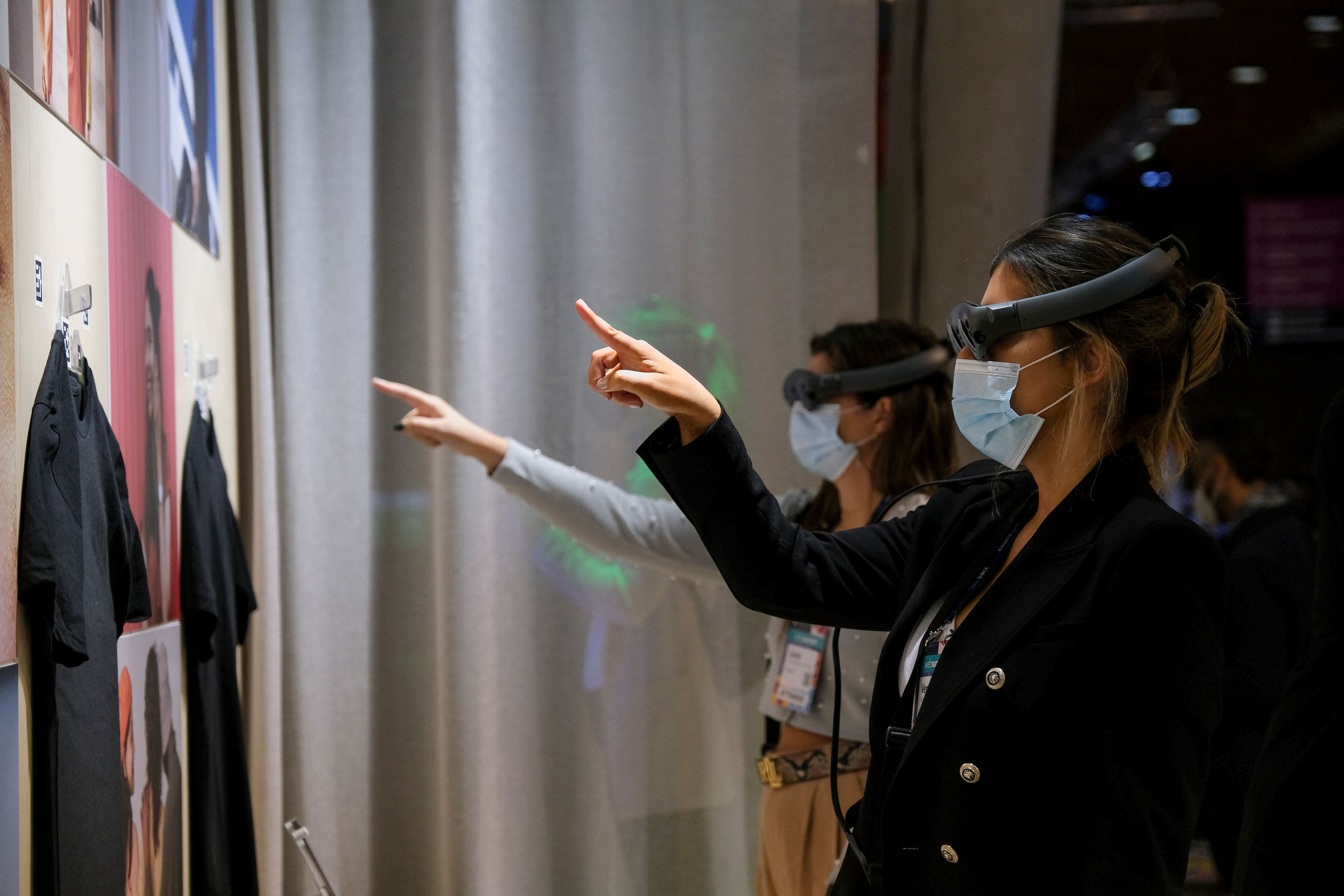 gafas de realidad virtual joven