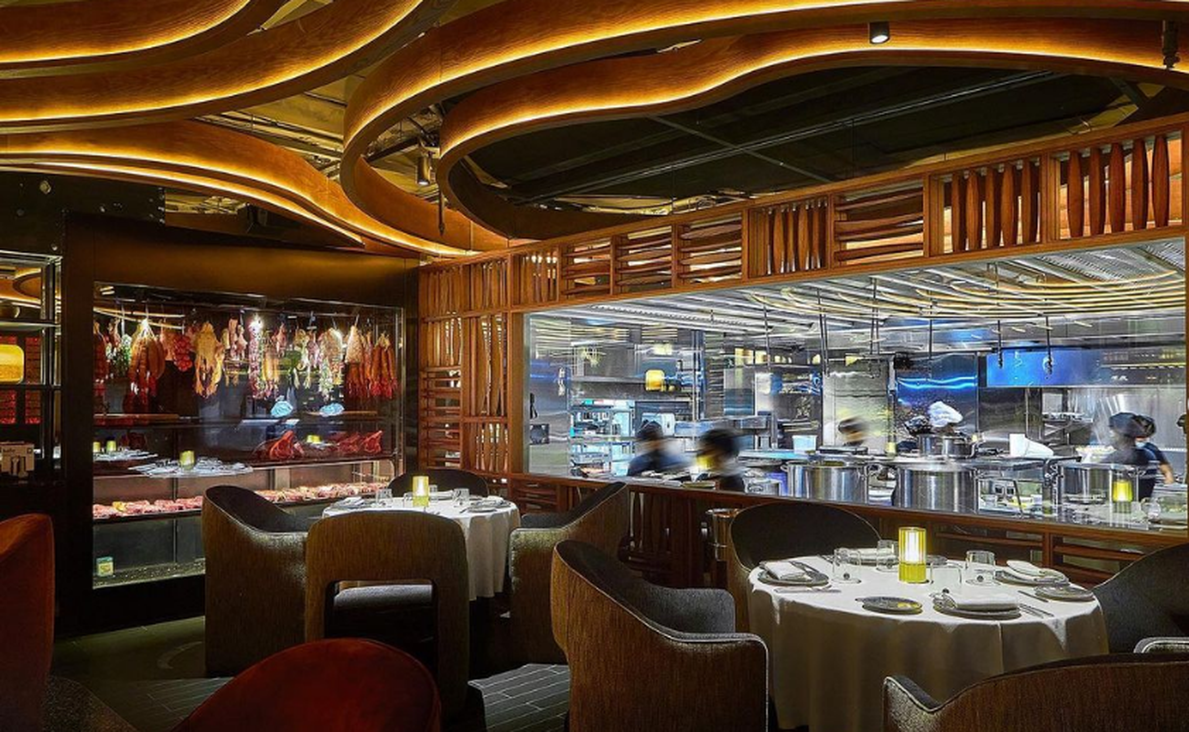 Imagen del interior de Leña, premiado como el restaurante más bonito del mundo.