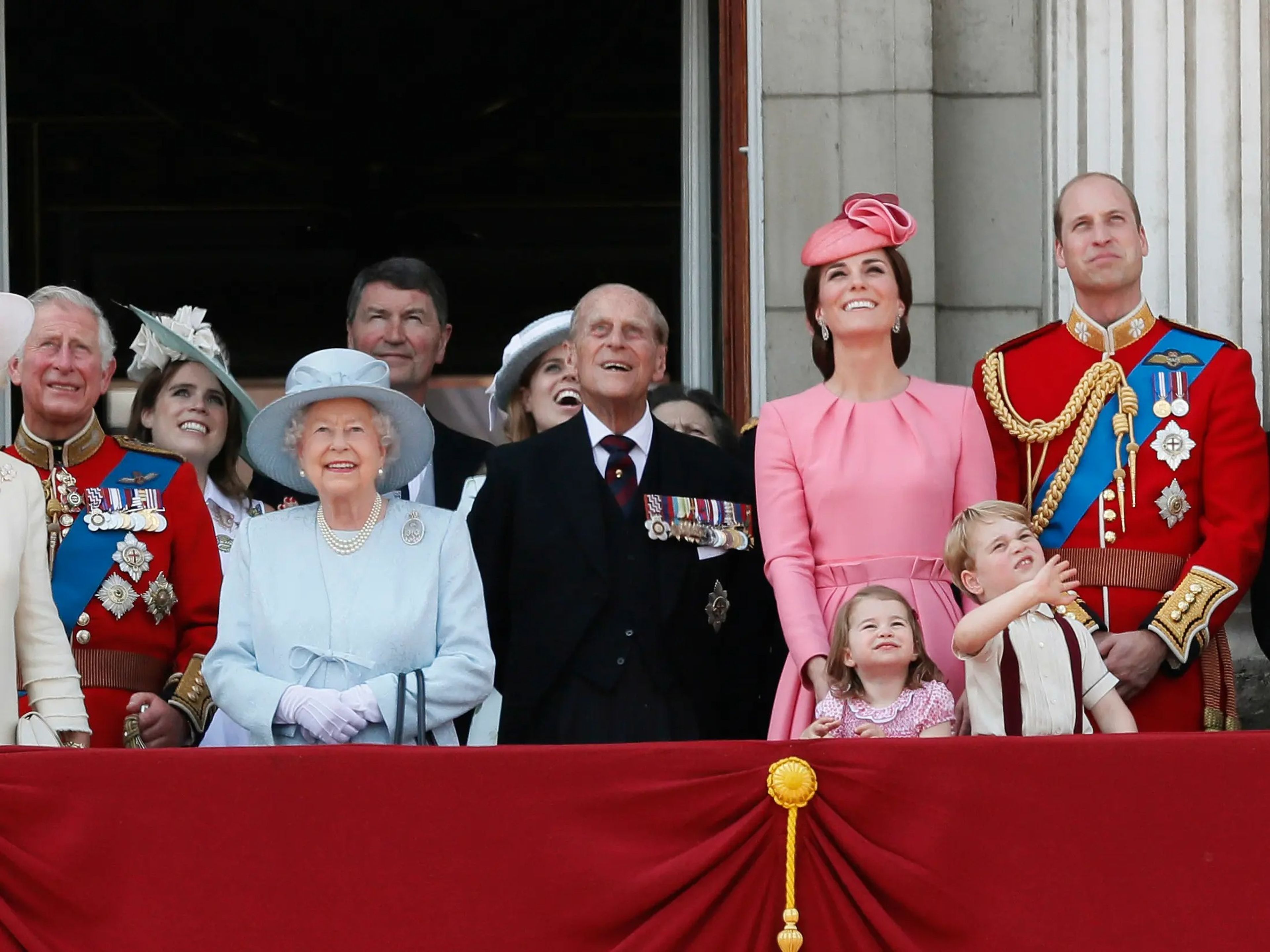 La Familia Real Británica emplea a más de 1.000 personas para asistir en sus asuntos cotidianos.