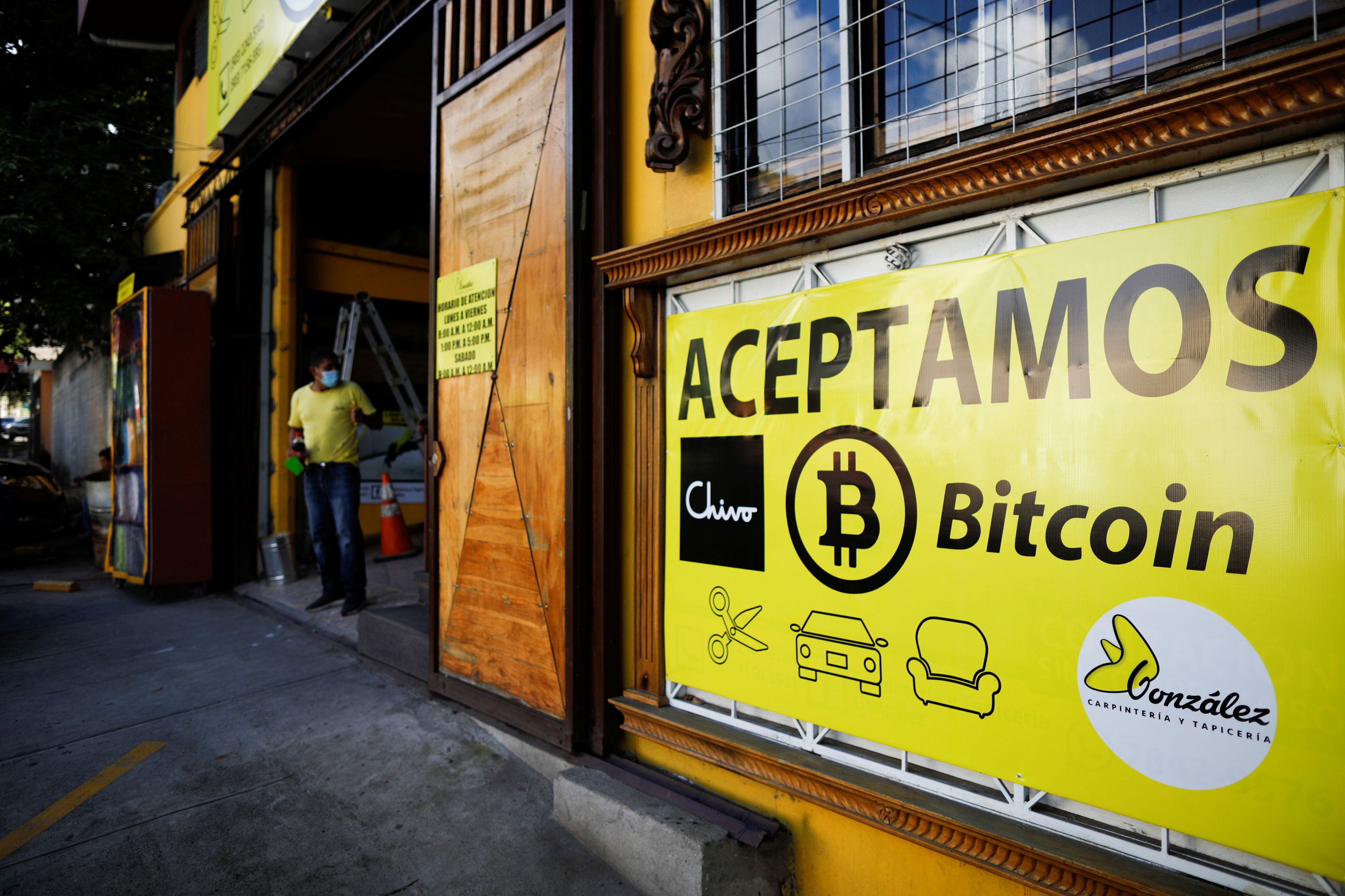 Tienda que acepta bitcoin en El Salvador