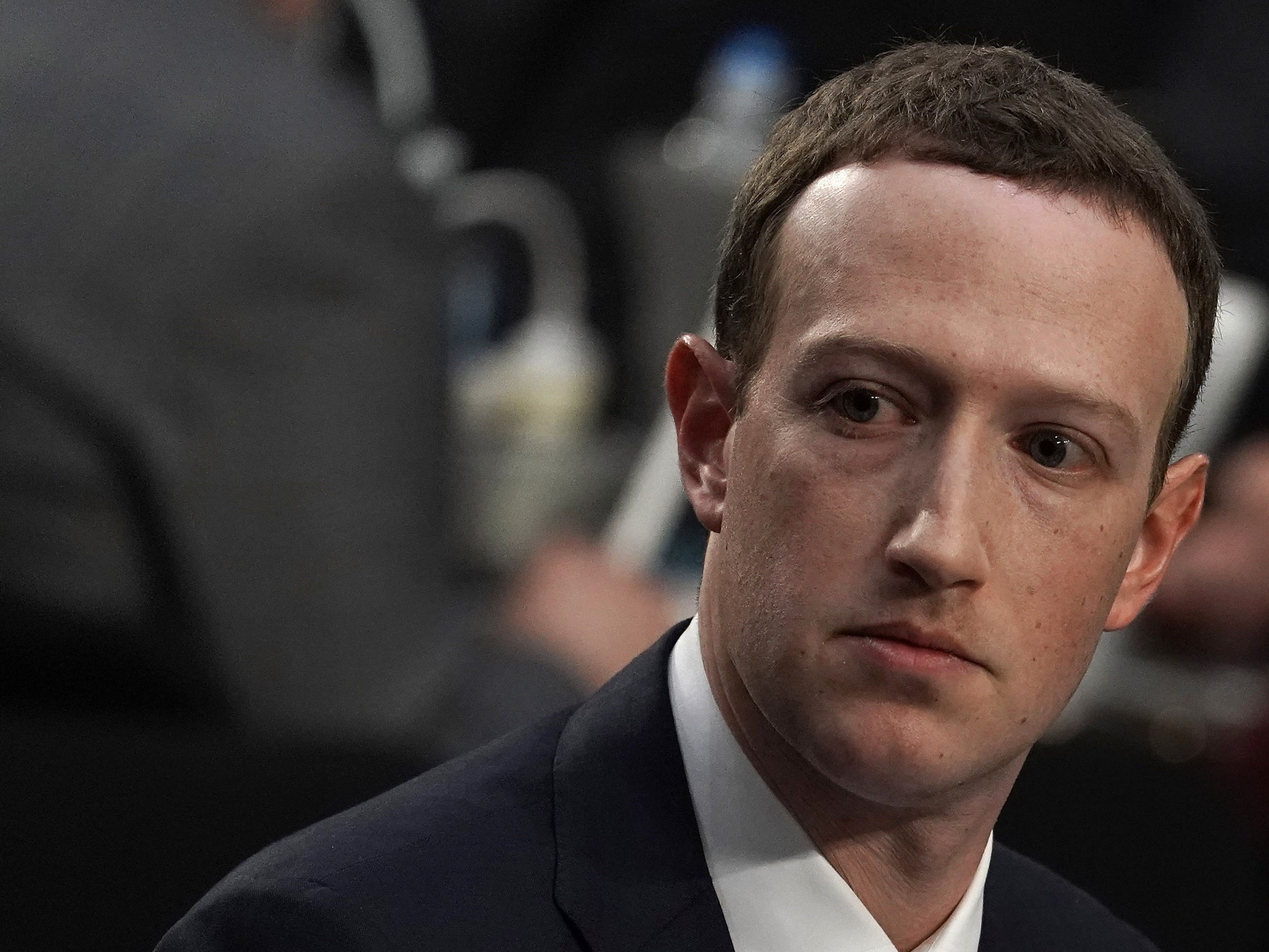 El consejero delegado de Facebook, Mark Zuckerberg, durante su declaración frente al Senado estadounidense.