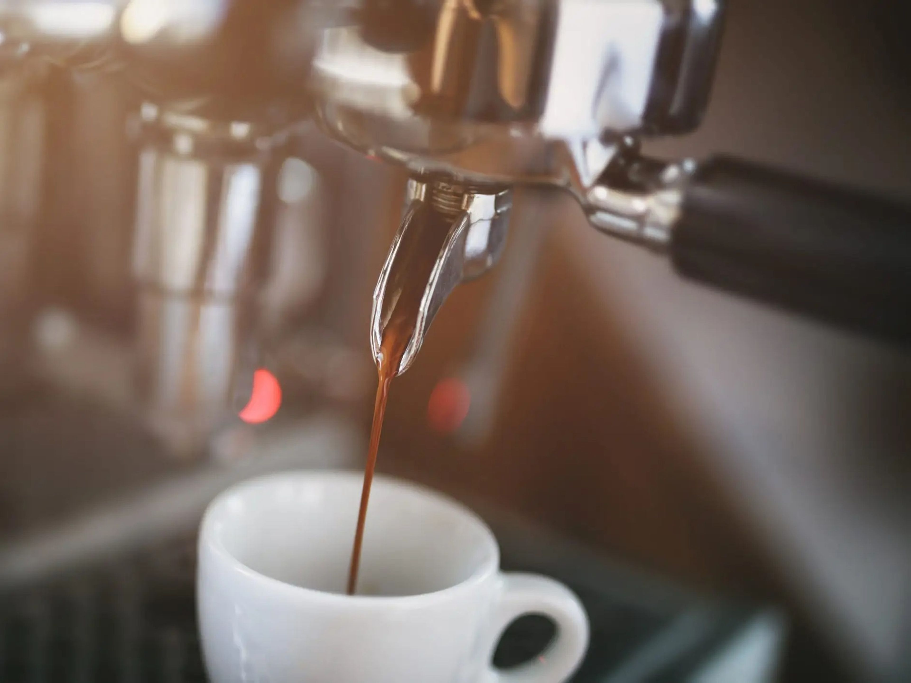 Usar una cafetera de espresso producirá los mejores resultados a la hora de obtener un buen café.