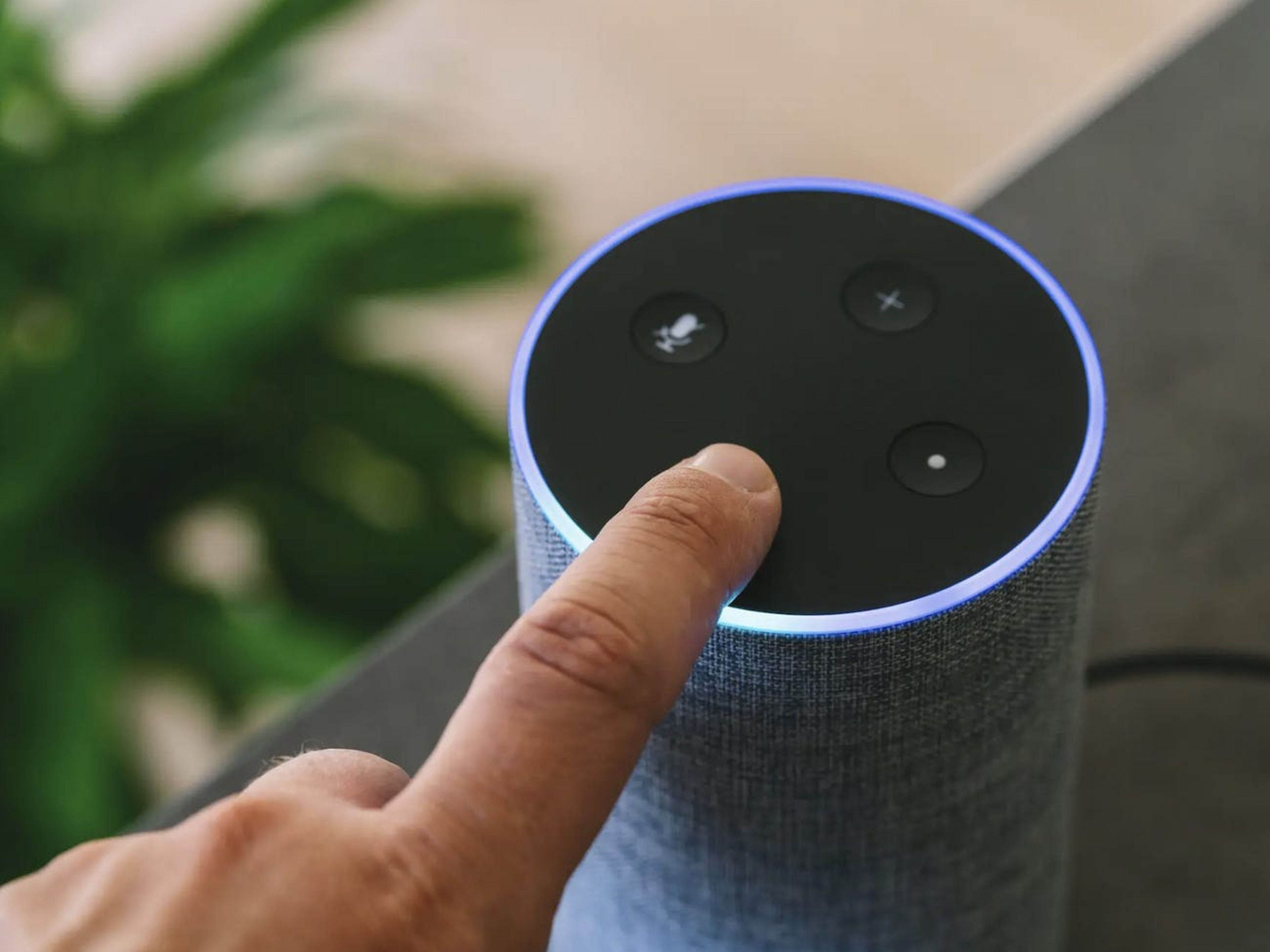Altavoz inteligente Amazon Echo con Alexa.