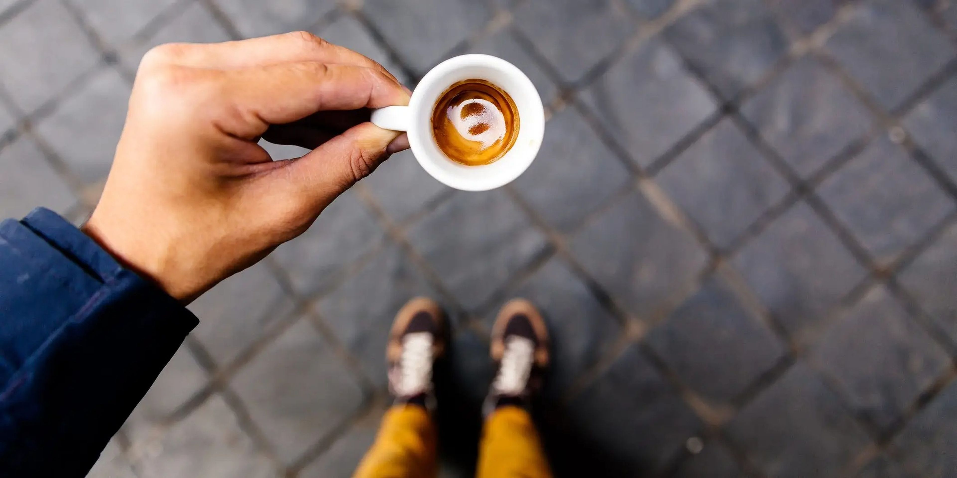 Puedes disfrutar tu espresso solo o con algún añadido como unas gotas de leche.