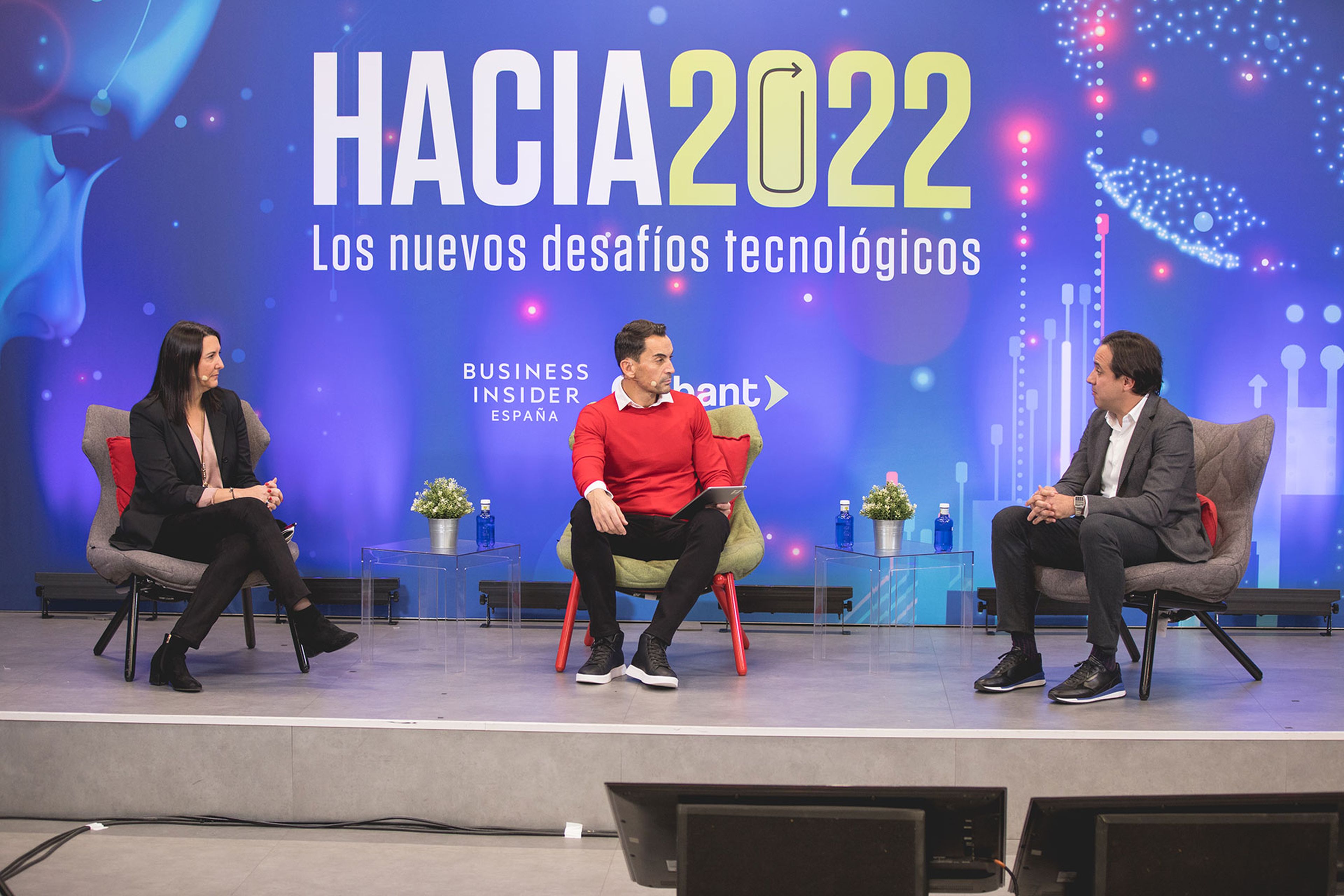 Elena Gil, Manuel del Campo y Luis Ureta en un momento del debate sobre Blockchain y criptomonedas.