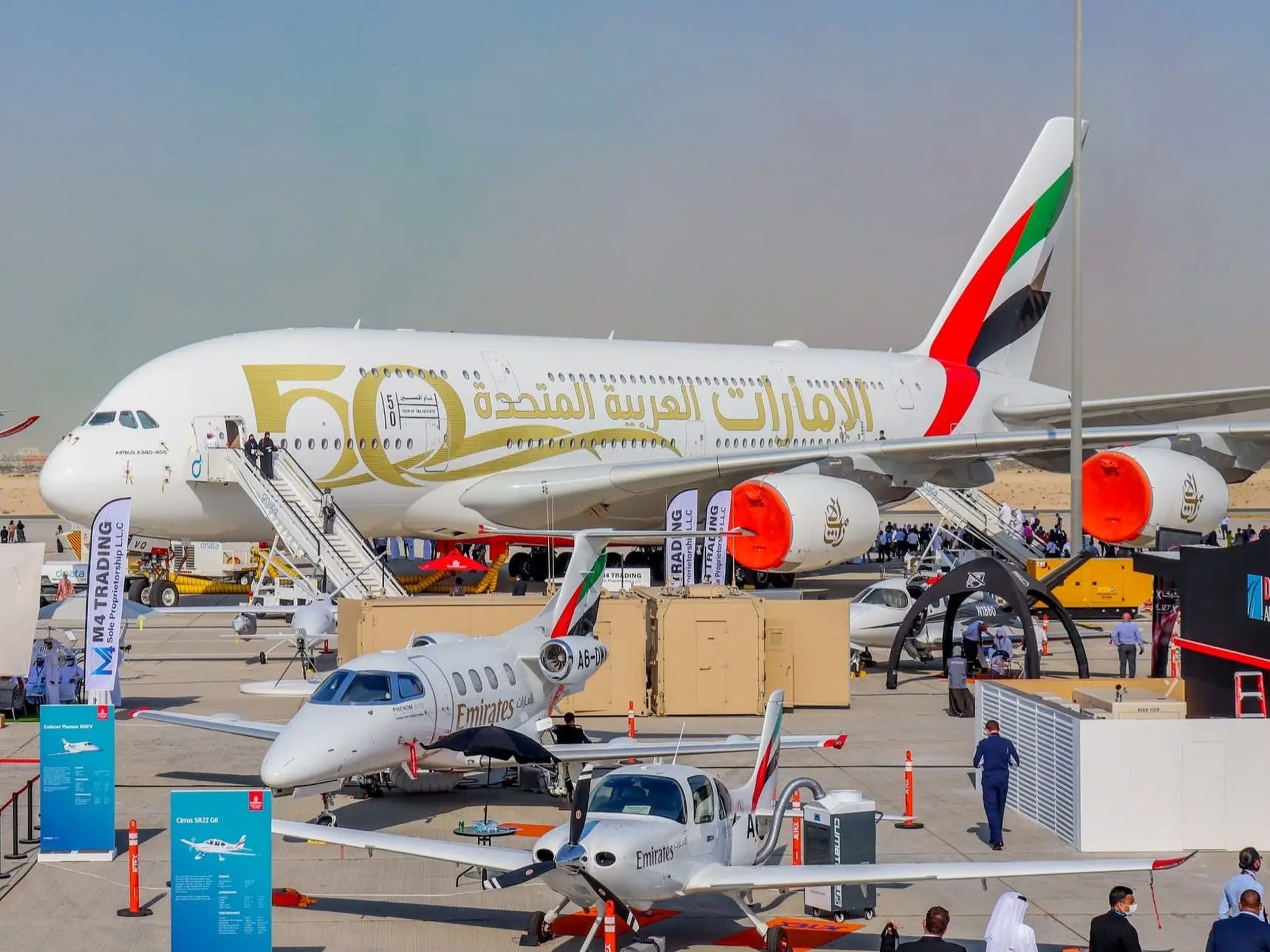 Un Airbus A380 renovado de Emirates en el Dubai Airshow 2021.