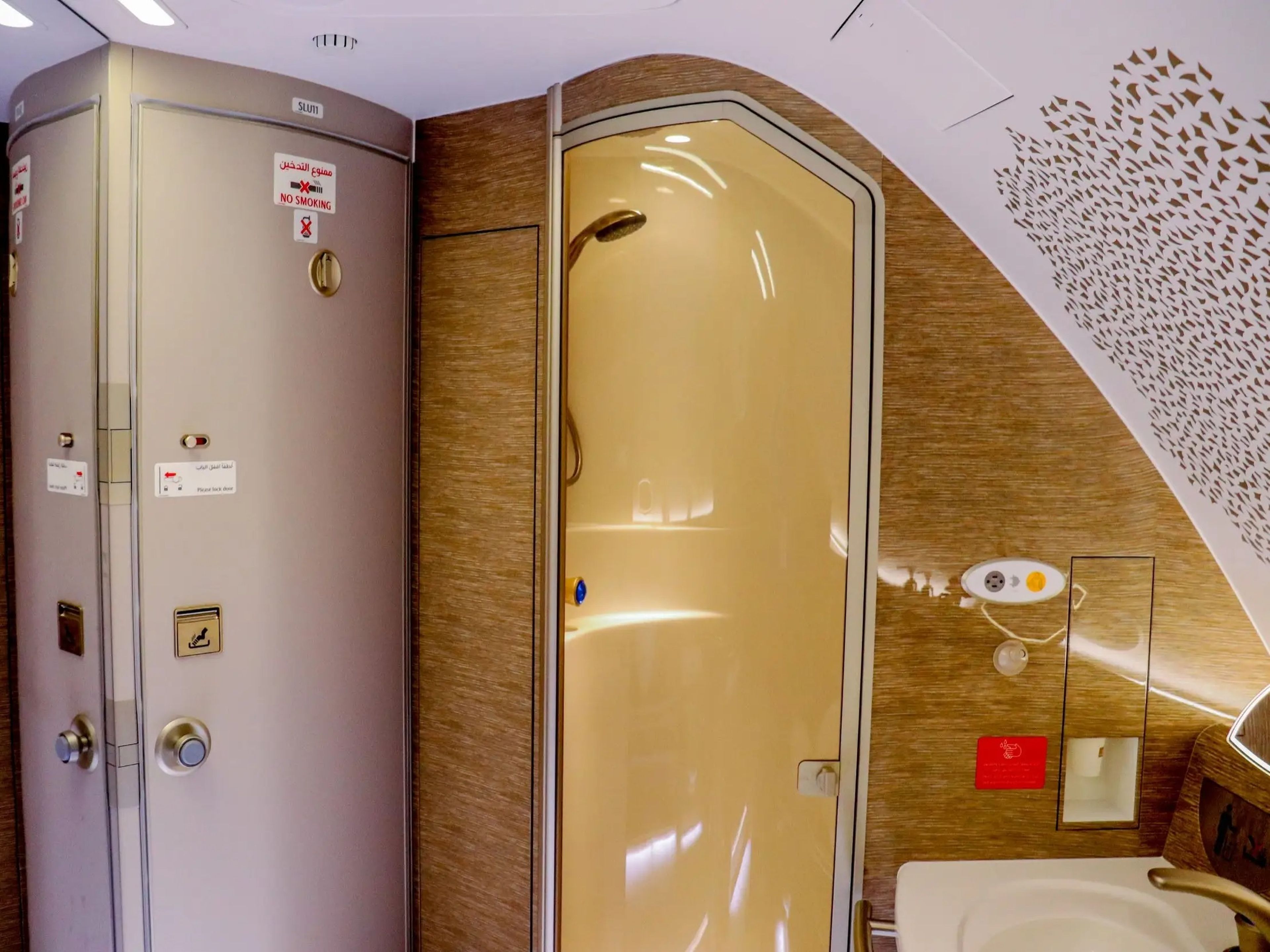 El Airbus A380 renovado de Emirates en el Salón Aeronáutico de Dubái 2021.