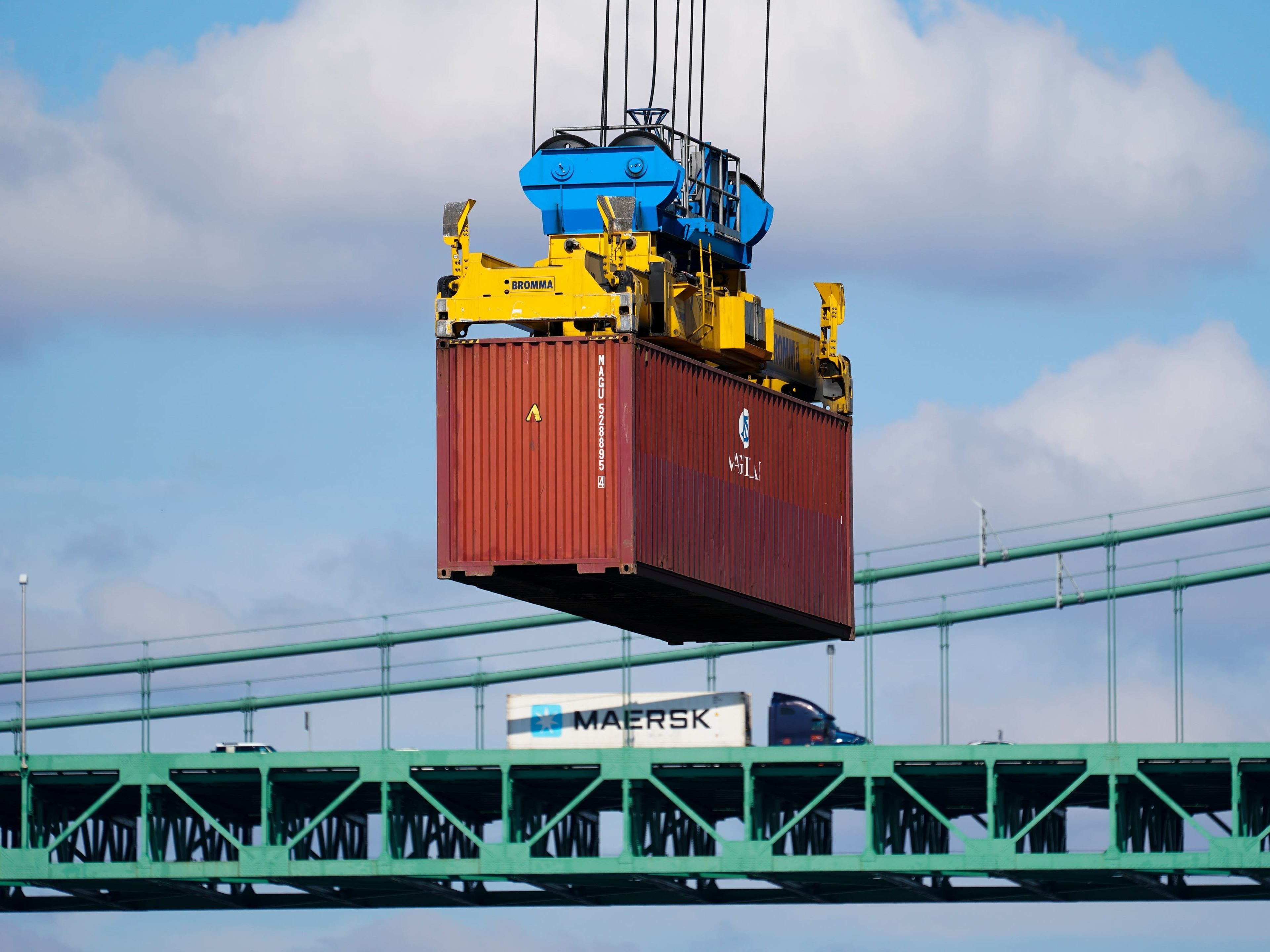 Estibador contenedor transporte marítimo puerto