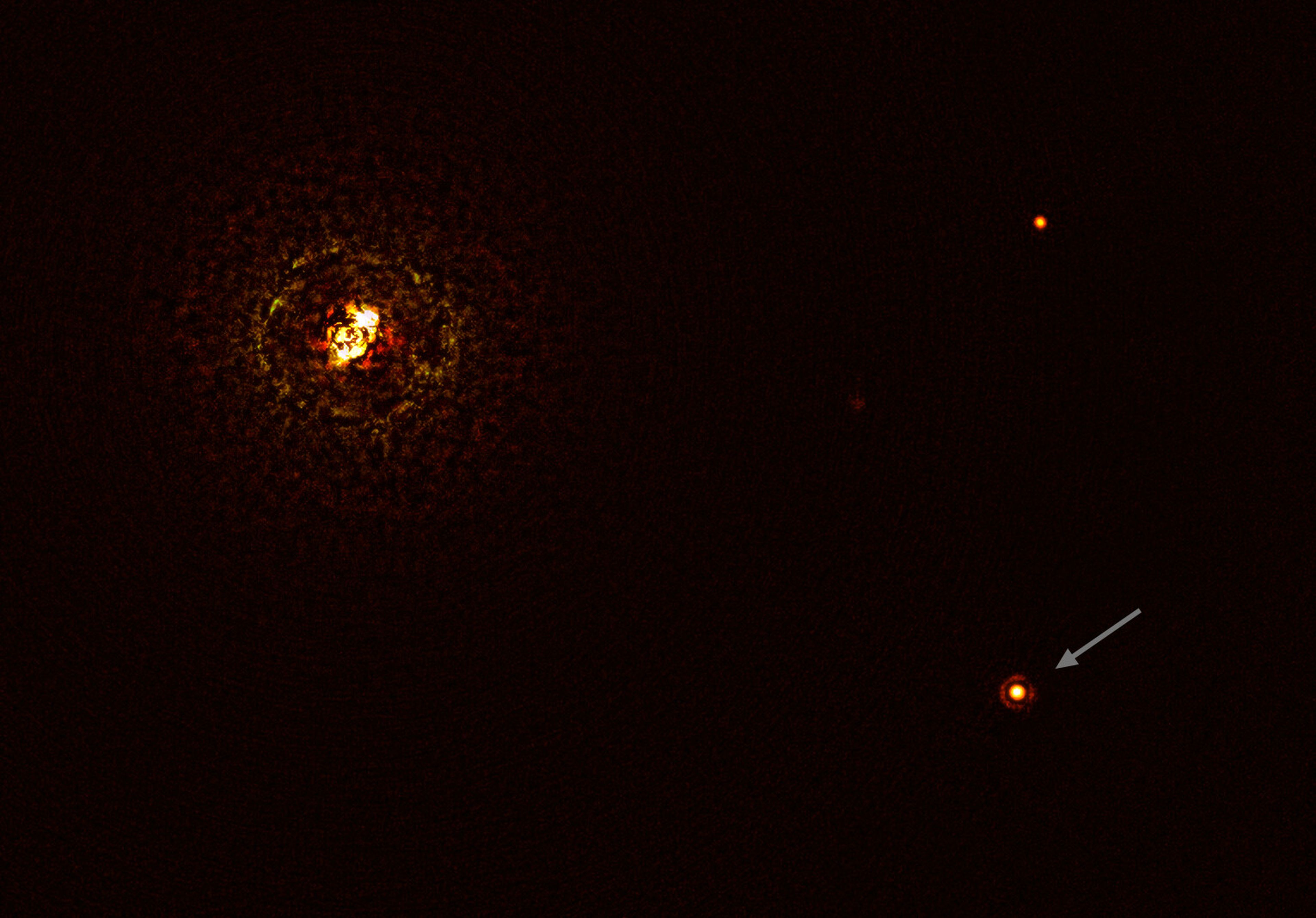 Imagen del par de estrellas que alberga b Centauri b, el planeta más masivo observado hasta la fecha.