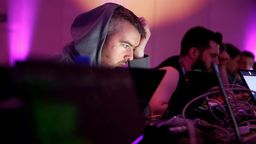 Un hacker ético compite en la convención Def Con en Las Vegas.