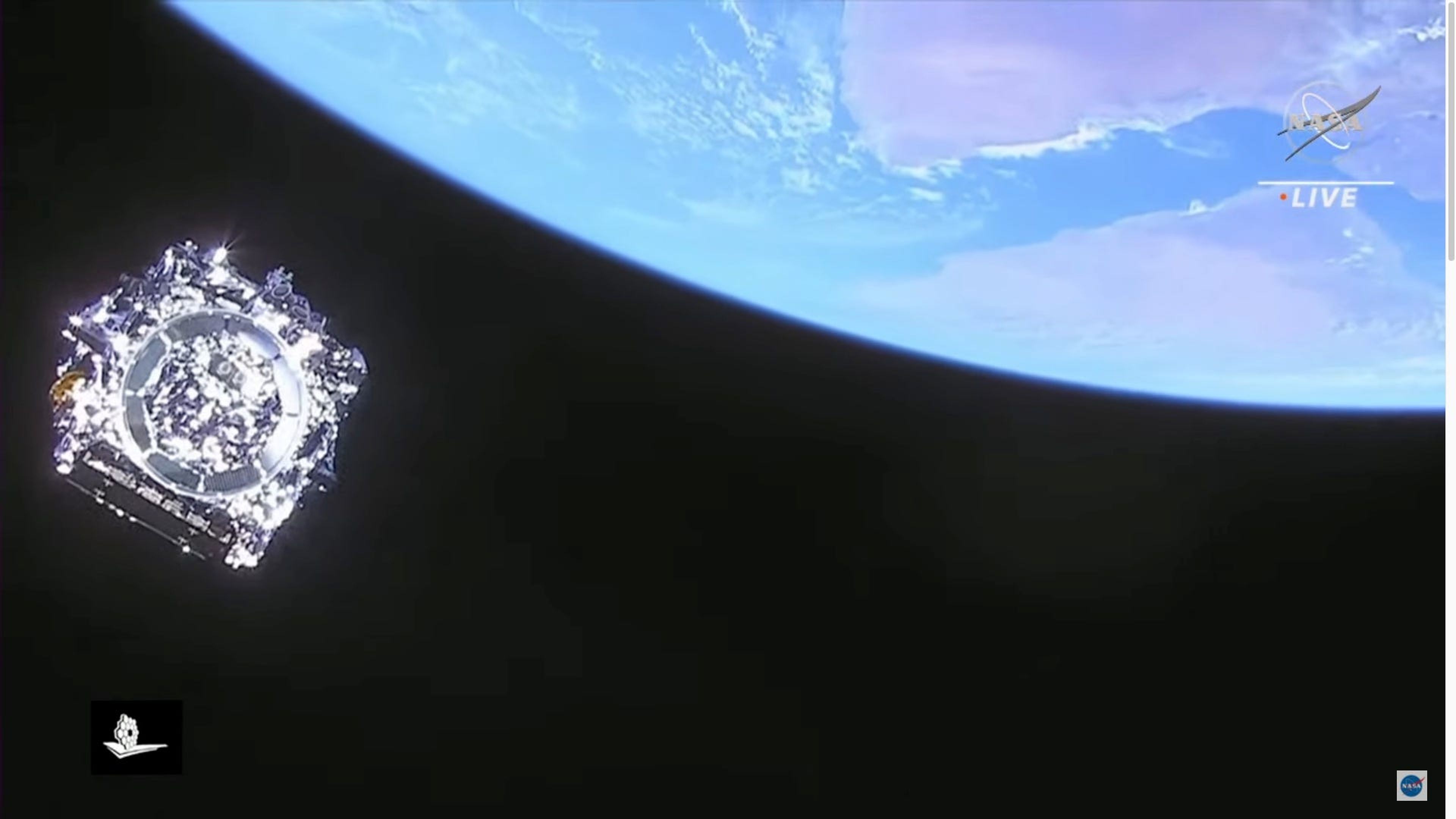 El telescopio espacial James Webb se aleja de la última etapa del cohete, el 25 de diciembre de 2021. Esta es la última vez que una cámara captará al Webb de cerca.
