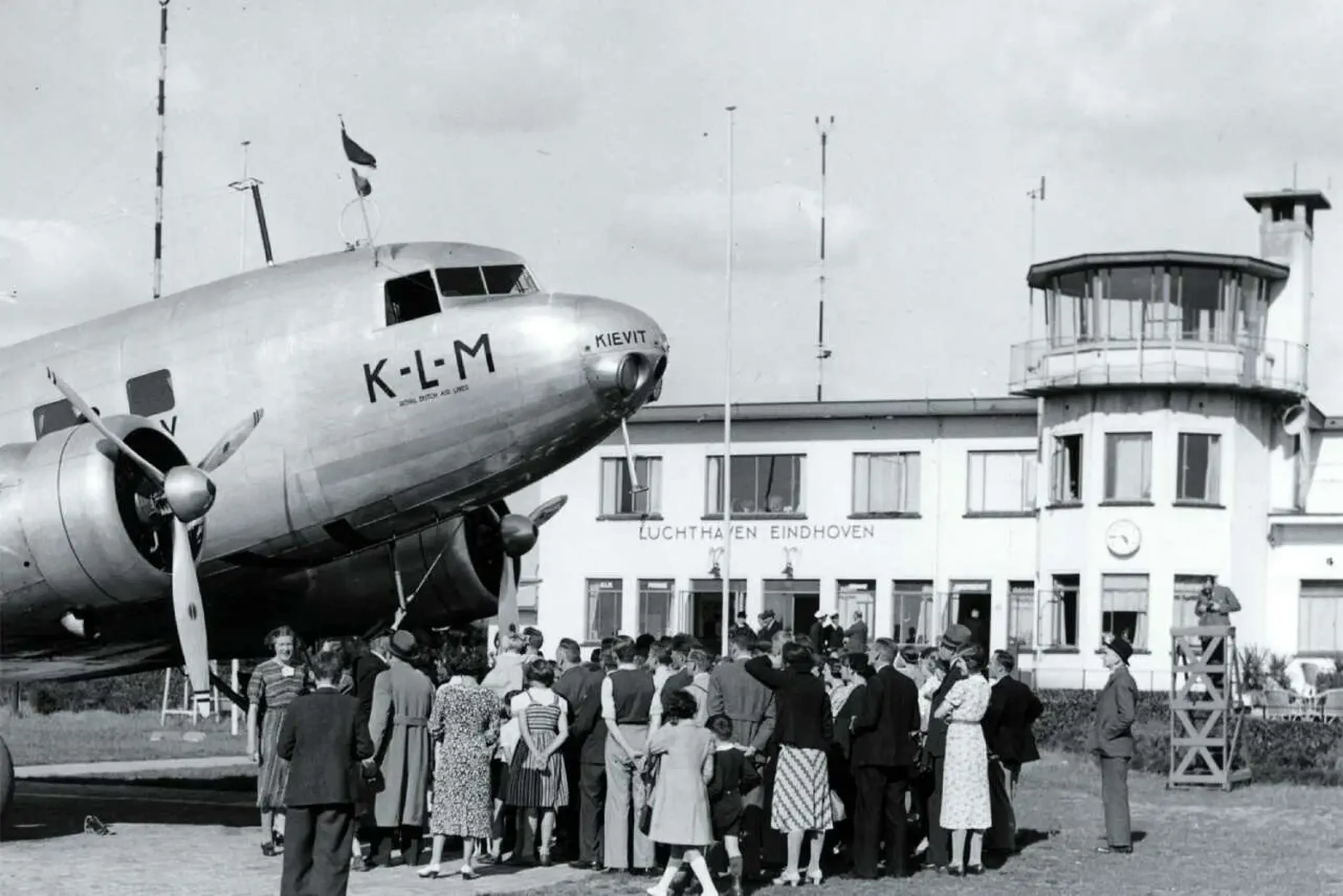 Llegada de un avión de KLM en los años 30.