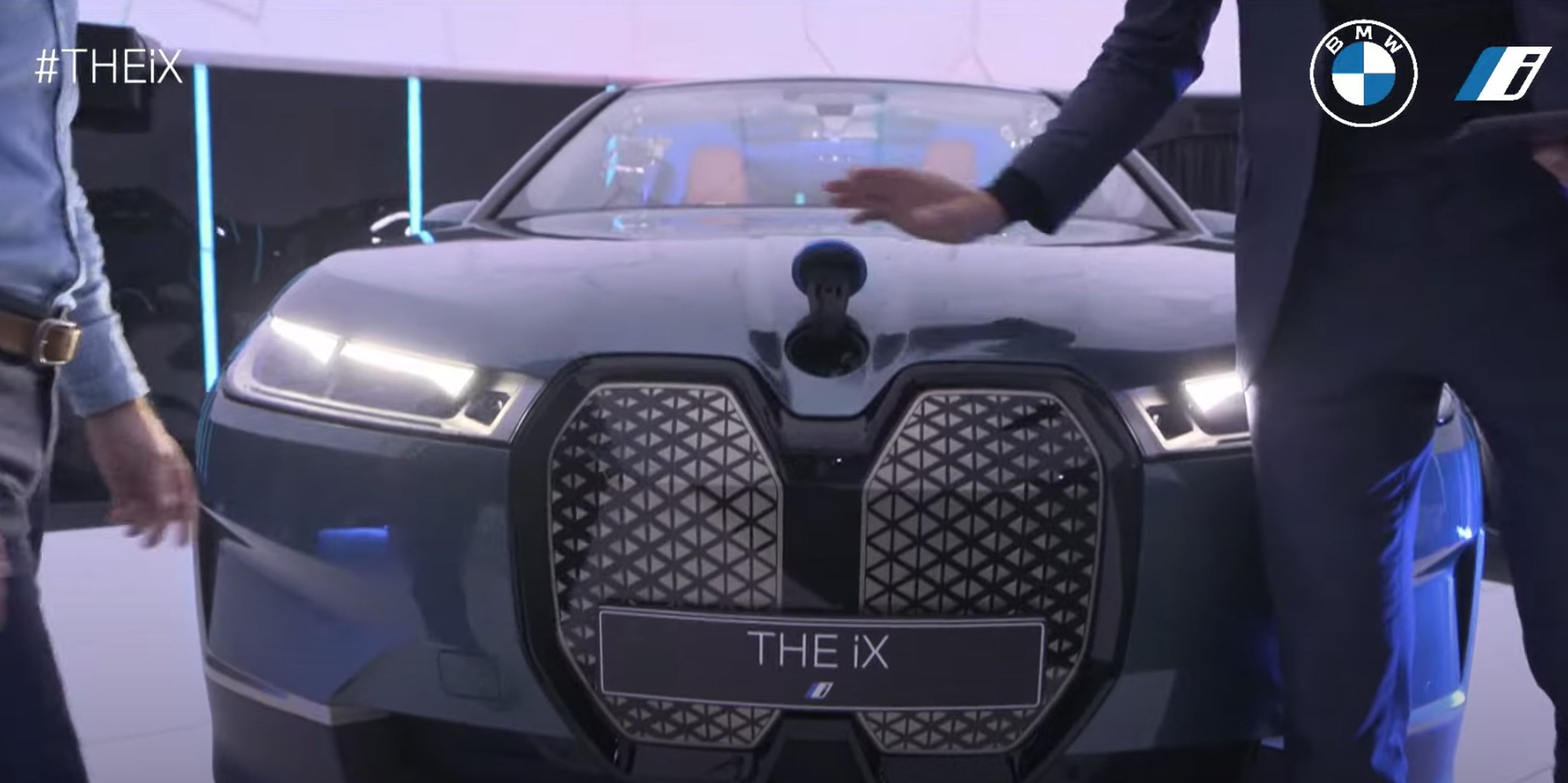 El concepto Shy Tech está detrás del diseño innovador del BMW iX: Tecnología en un segundo plano que solo aparece cuando la necesitamos.