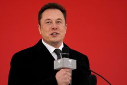 Elon Musk, en una visita a la gigafactoría de Tesla en Shangái