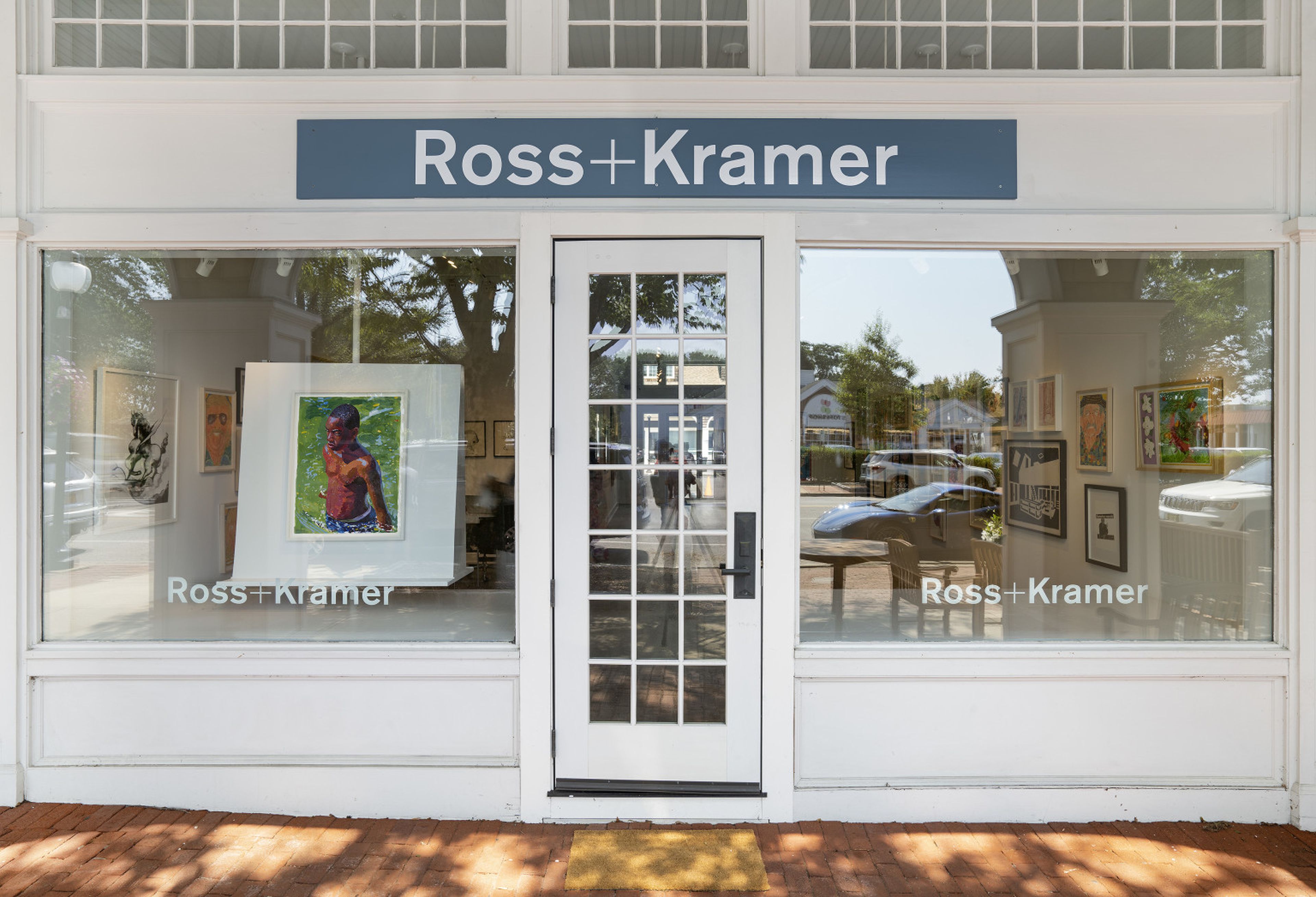Entrada a la galería de arte Ross+Kramer en Nueva York.