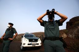 Guardias civiles trabajando en La Palma