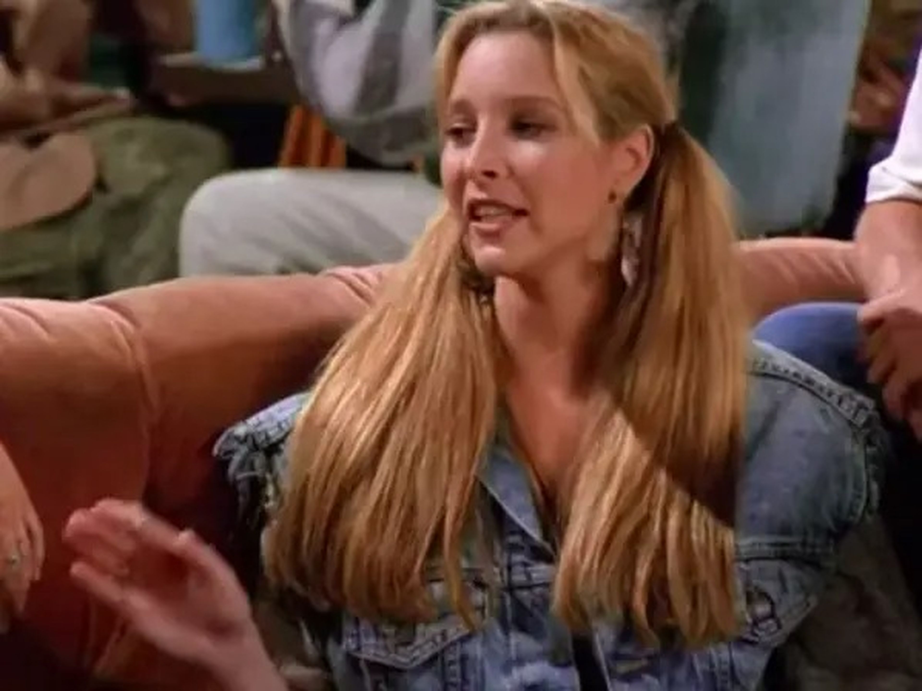 Lisa Kudrow como Phoebe Buffay en 'Friends'.