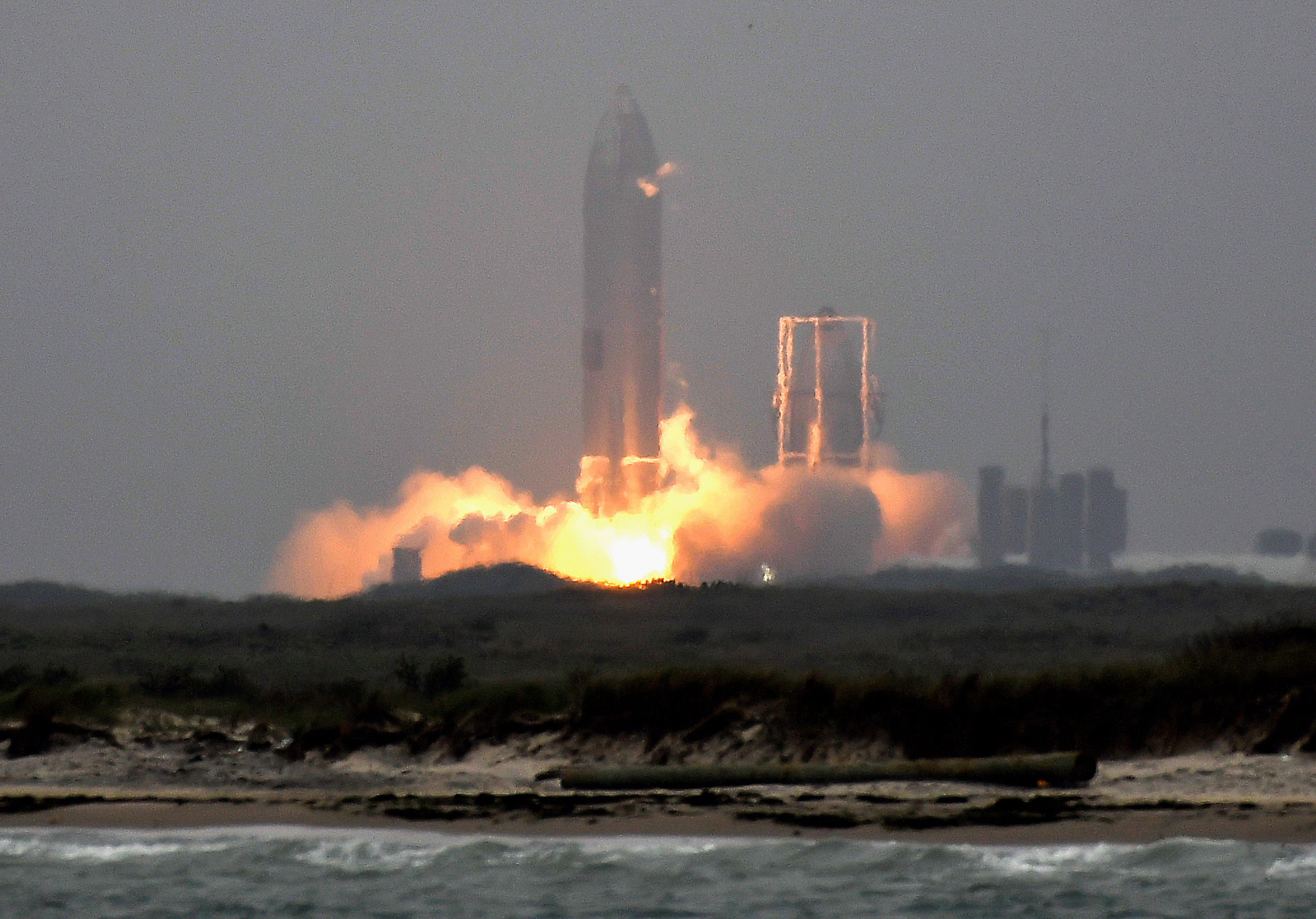 Un cohete Starship SN15 de SpaceX, durante su lanzamiento desde Boca Chica, en Texas (Estados Unidos).