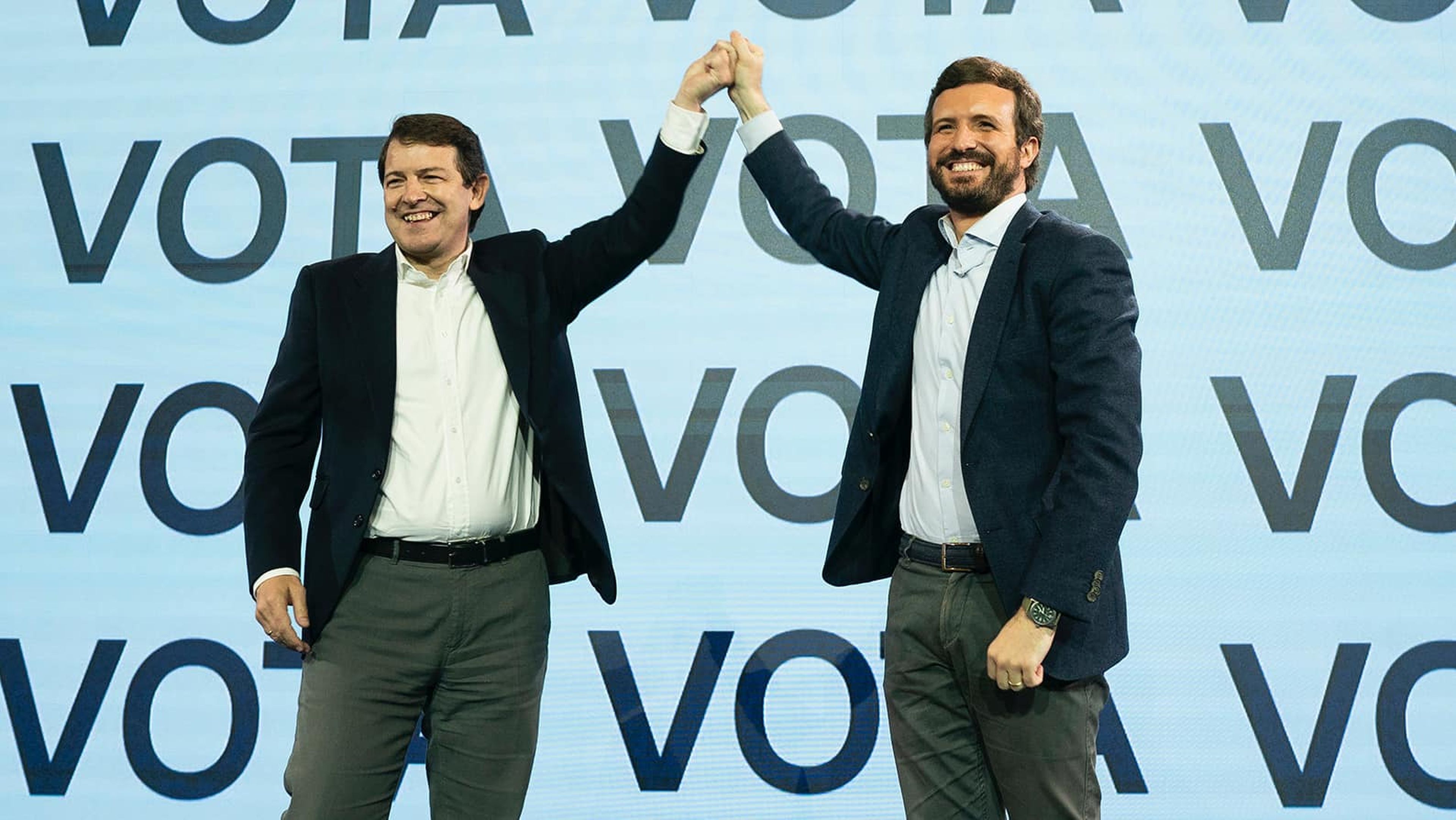 Alfonso Fernández Mañueco, candidato del PP a la presidencia de Castilla y León, junto con el líder popular, Pablo Casado.
