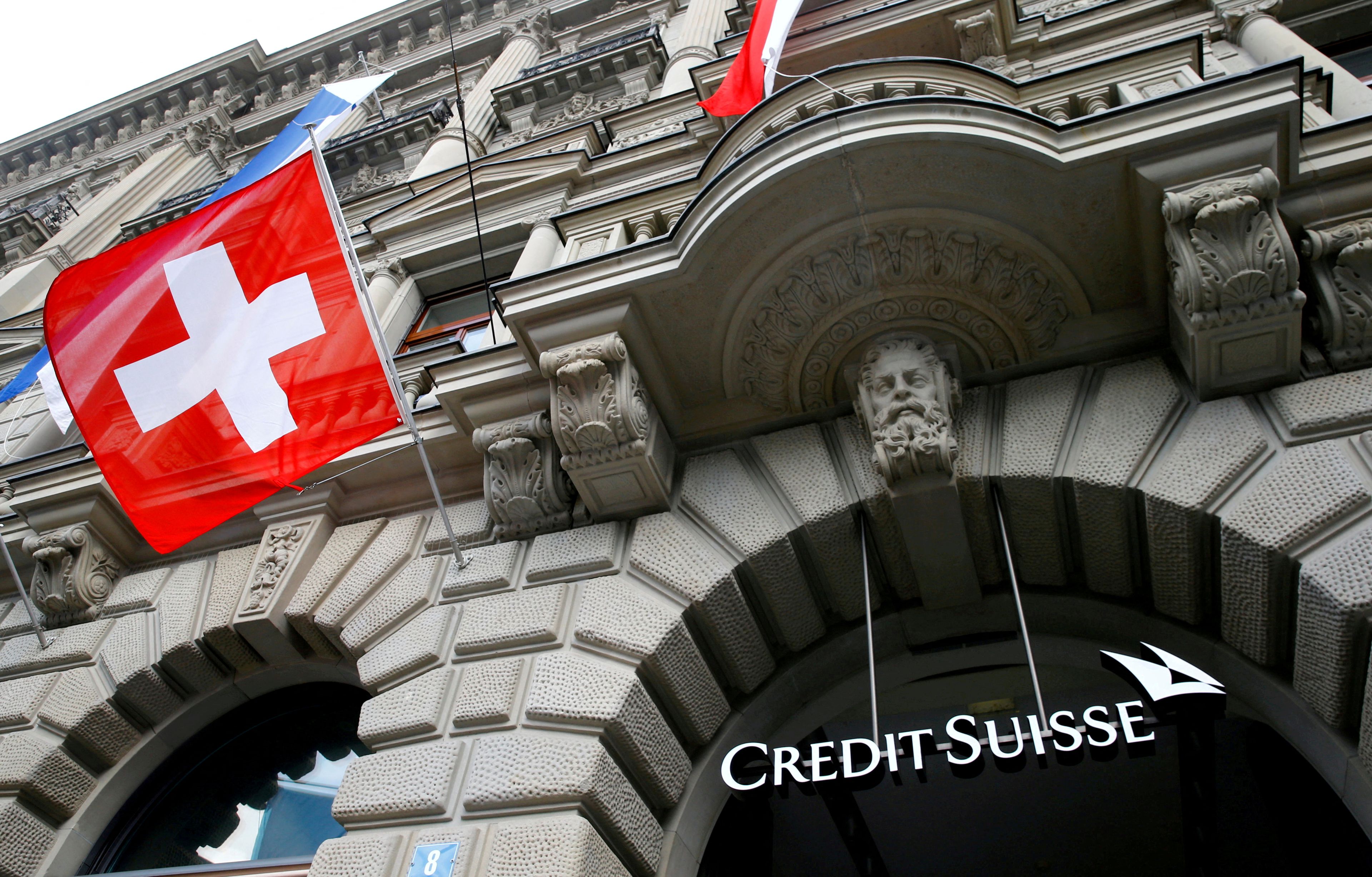Banco Credit Suisse, con bandera de Suiza