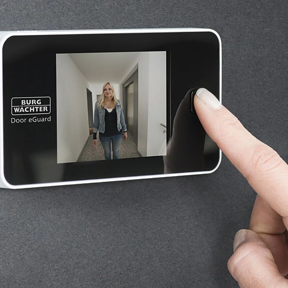 300 euros de sanción por colocar una mirilla digital en la puerta de su  piso - Prodana Consultores