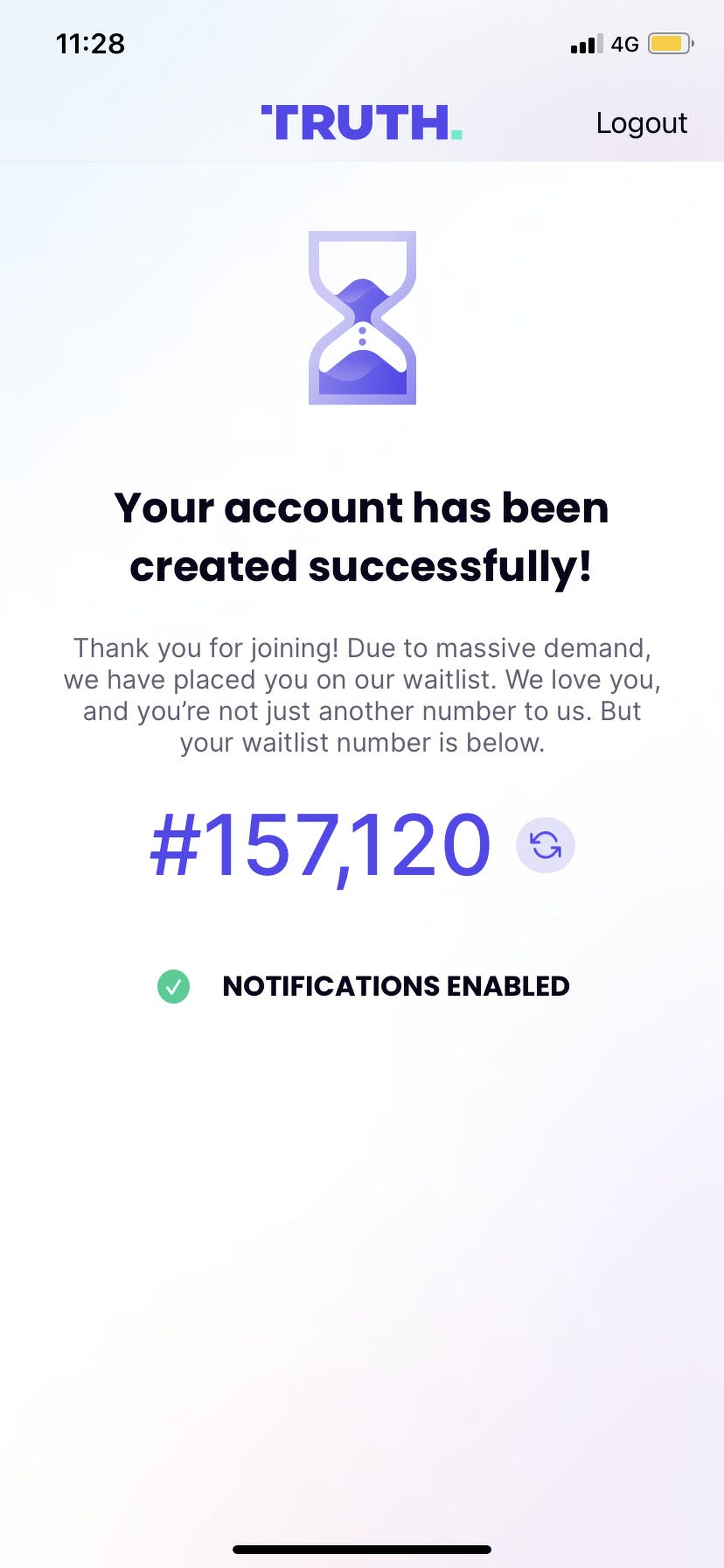 Captura de pantalla de la aplicación móvil Truth Social que dice que "Tu cuenta se ha creado con éxito", pero que está en una lista de espera de 157.000 personas.