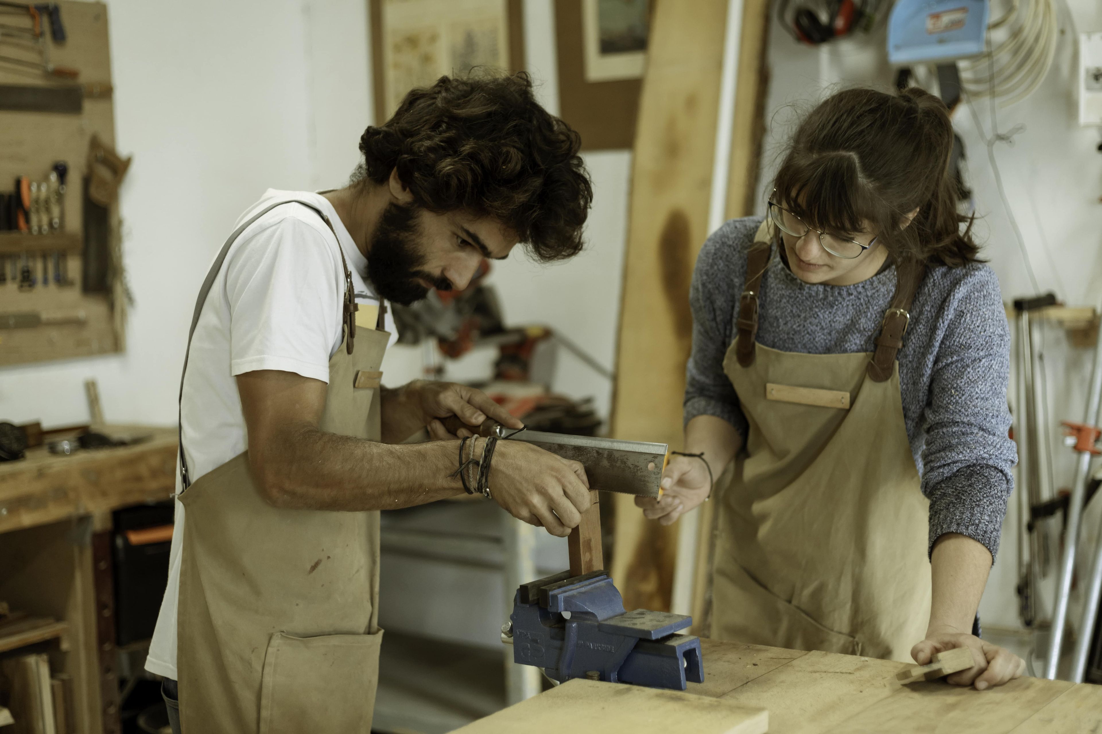 Carpinteros trabajando en su taller