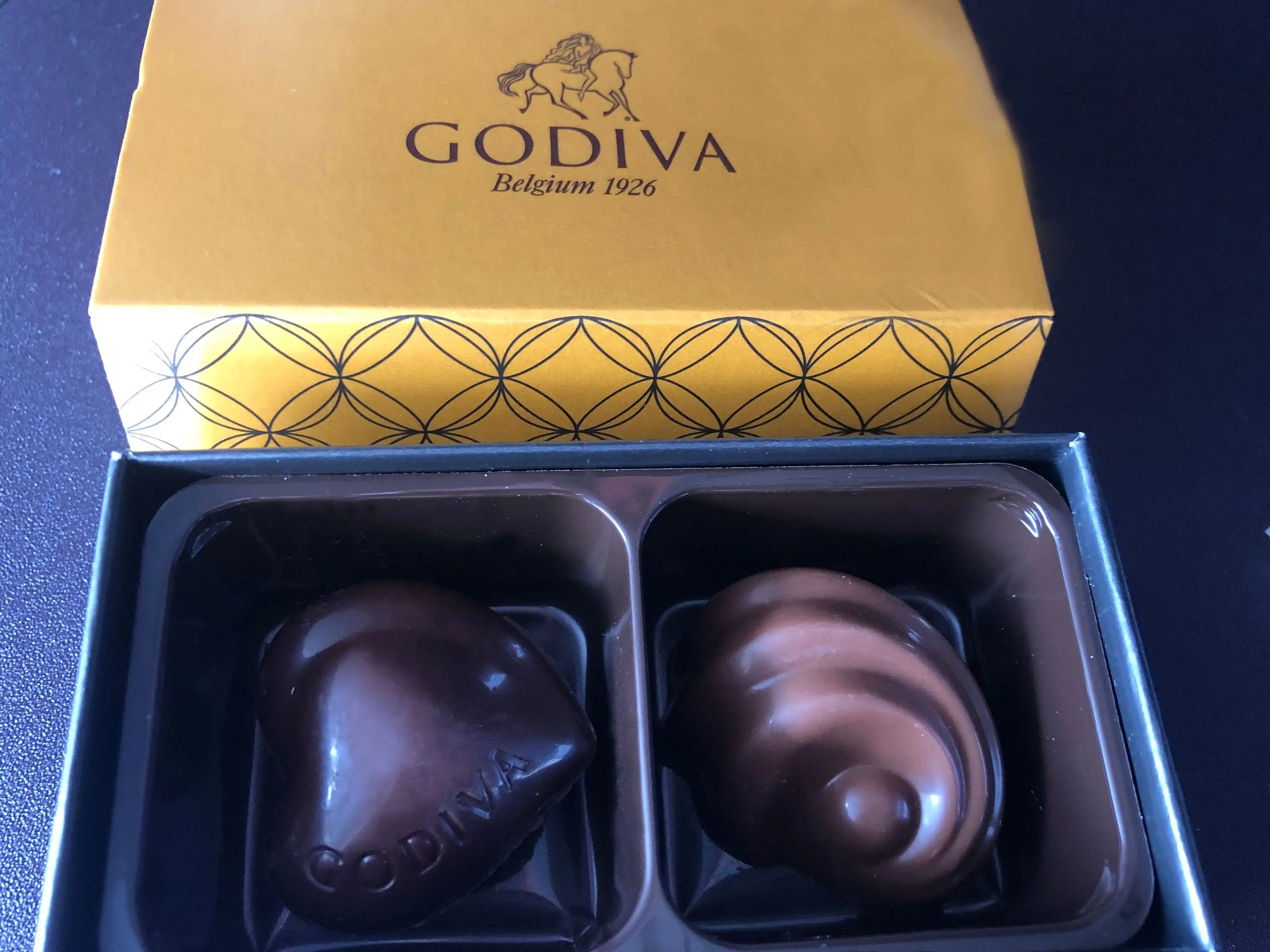Recibí chocolates Godiva antes de bajar del avión.