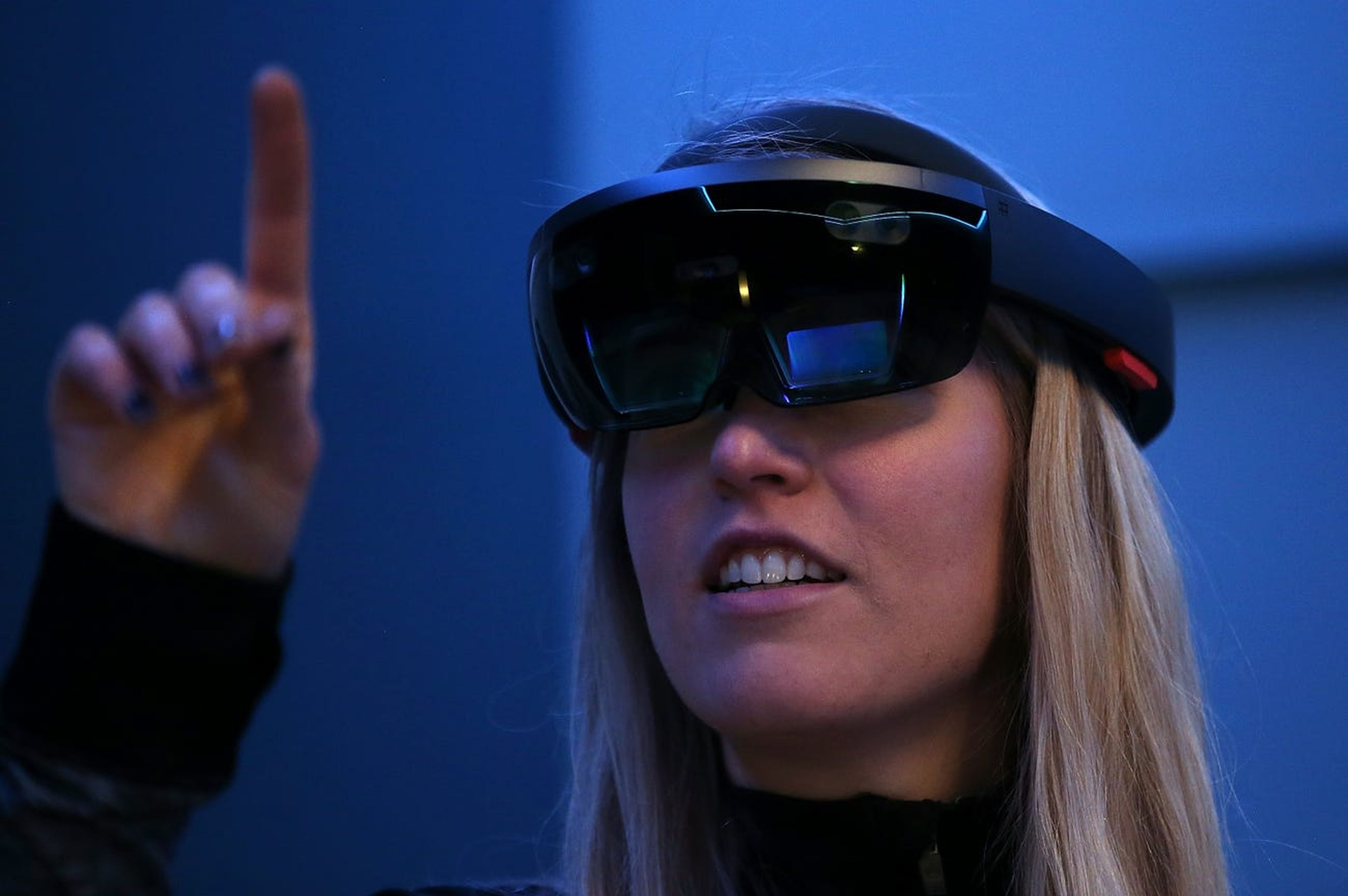 Microsoft es una de las muchas empresas que trabajan en tecnología de realidad aumentada con sus gafas HoloLens.