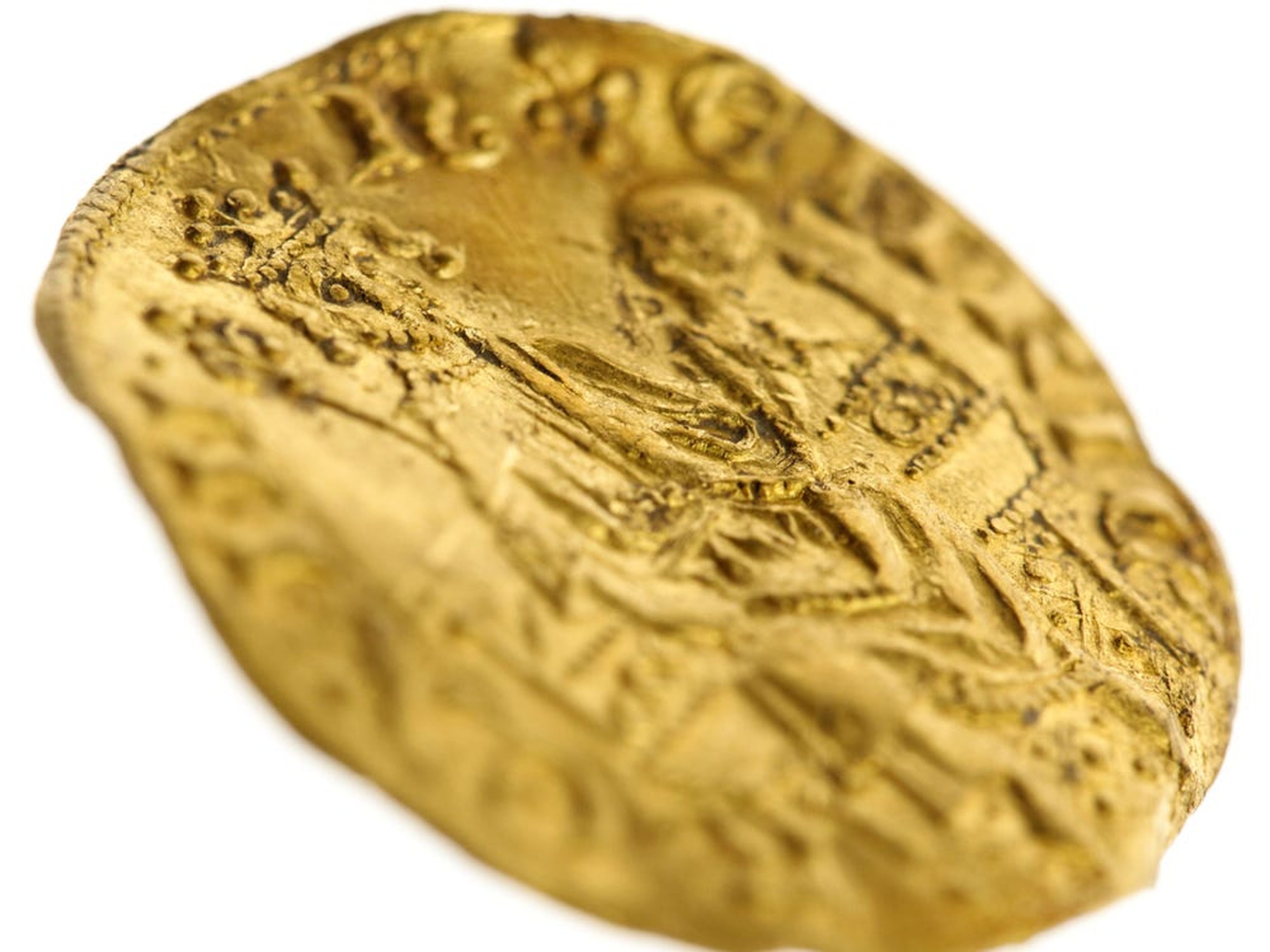 La moneda de oro encontrada data del siglo XIII.