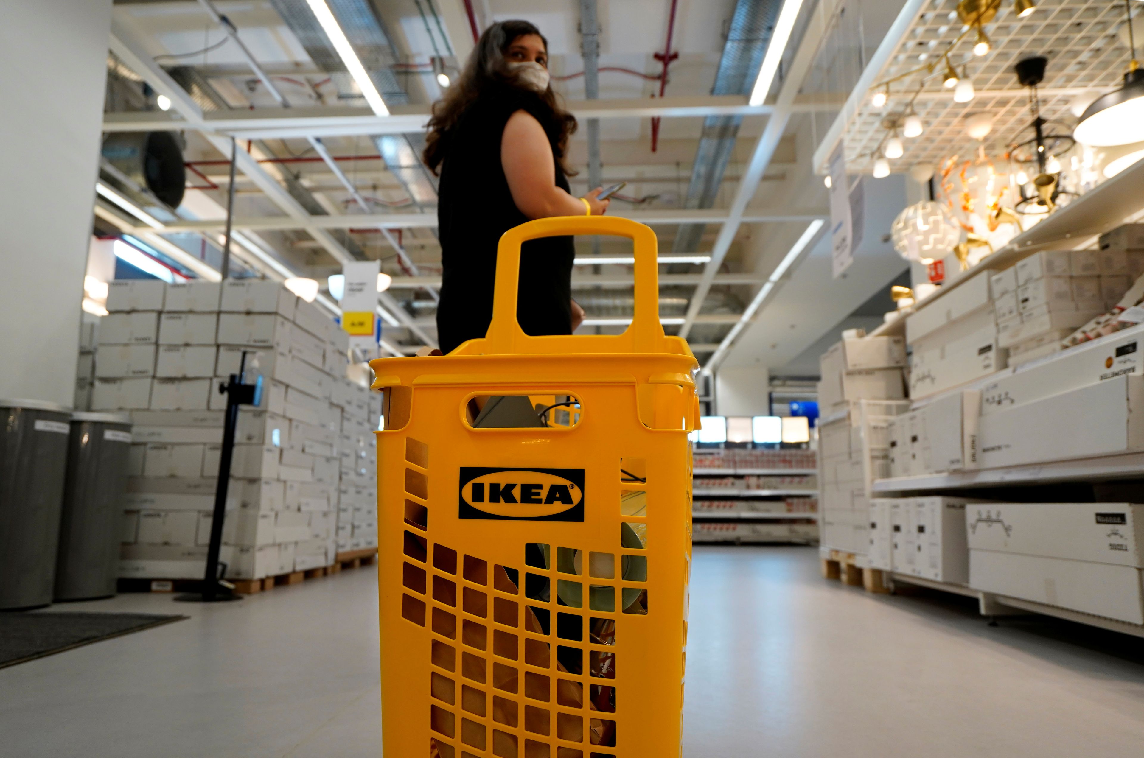 Una mujer en Ikea