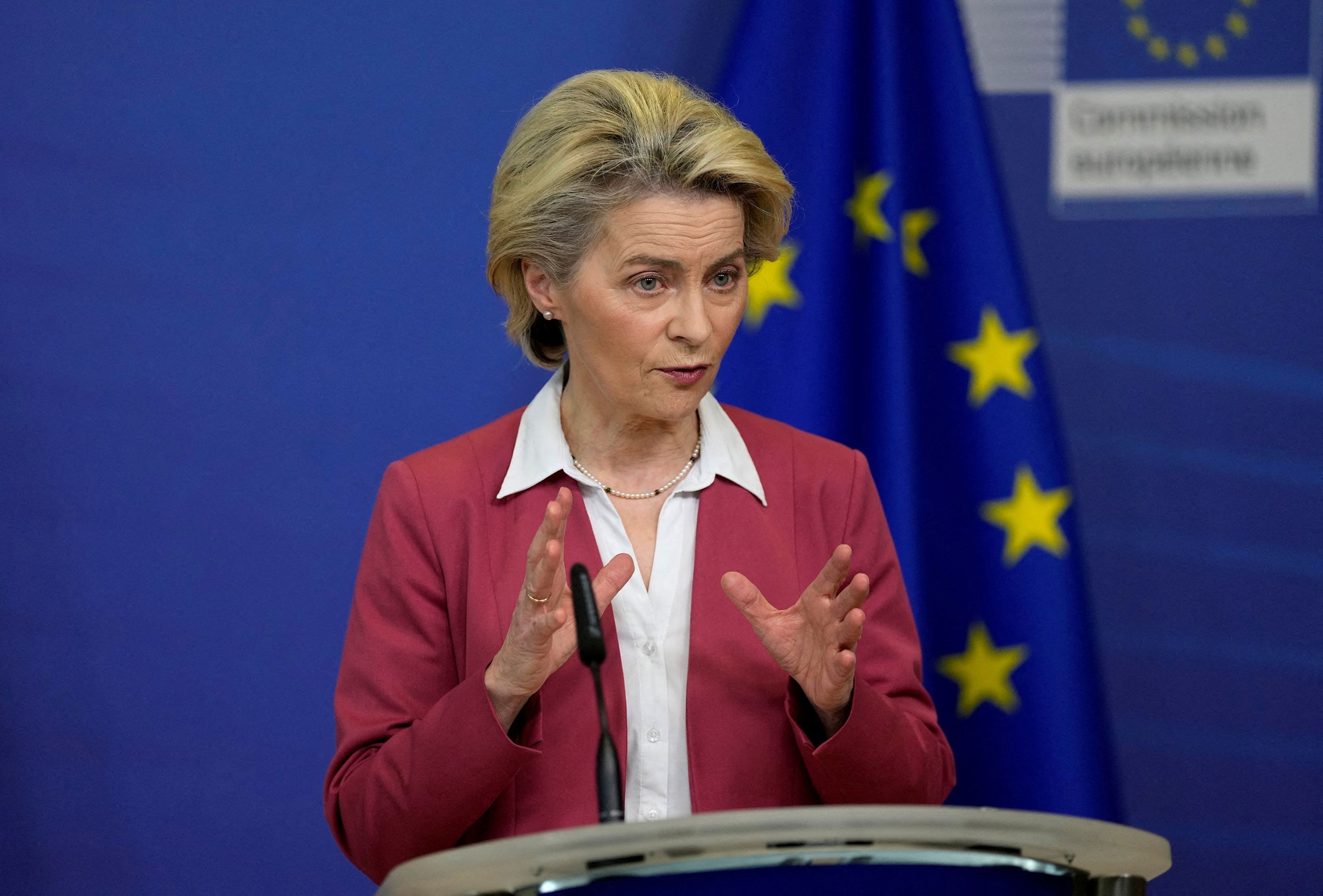 La presidenta de la Comisión Europea Úrsula von der Leyen presenta la Ley de Chips de la UE.