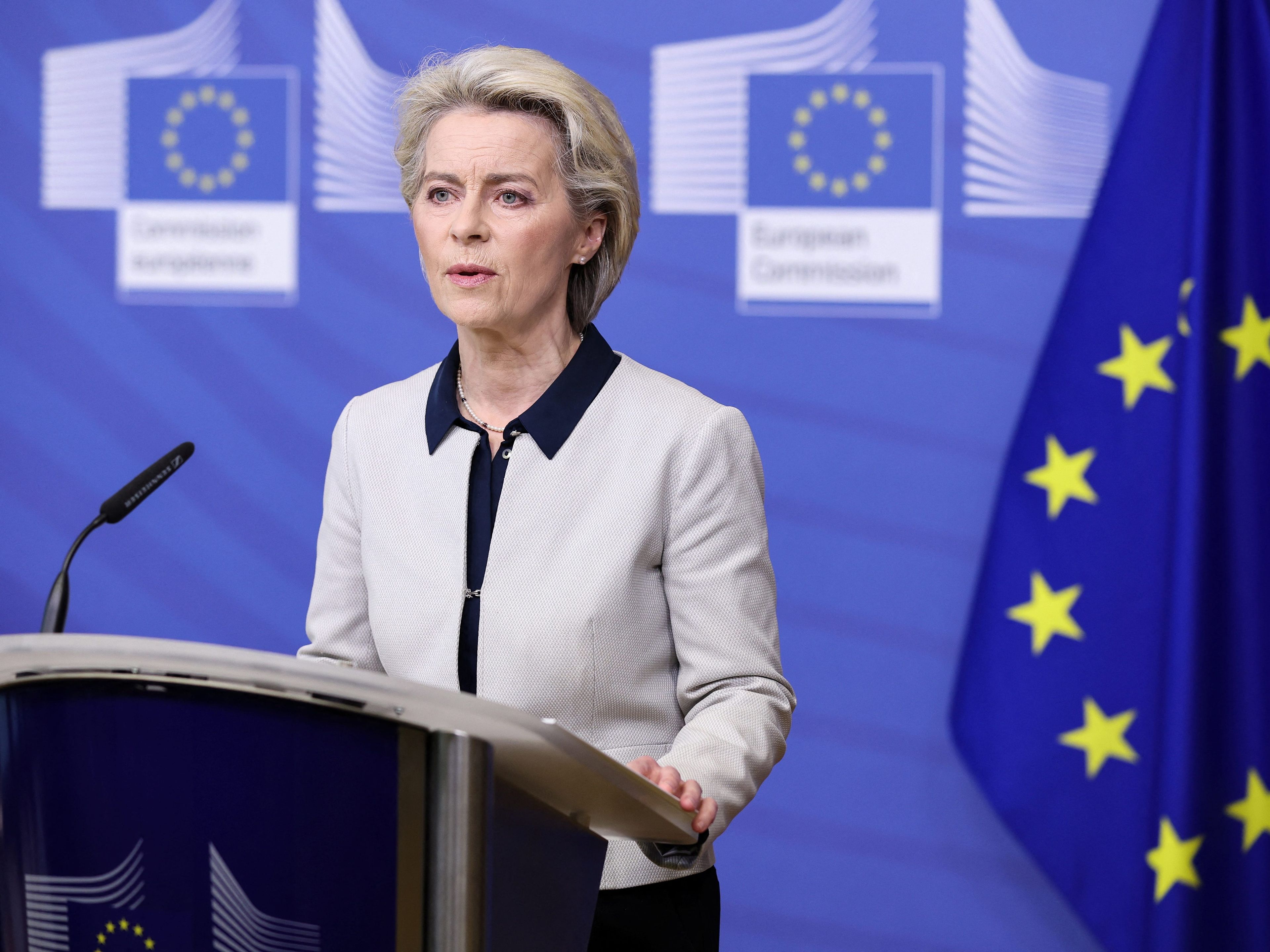 La presidenta de la Comisión Europea, von der Leyen, habla tras el ataque de Rusia a Ucrania.