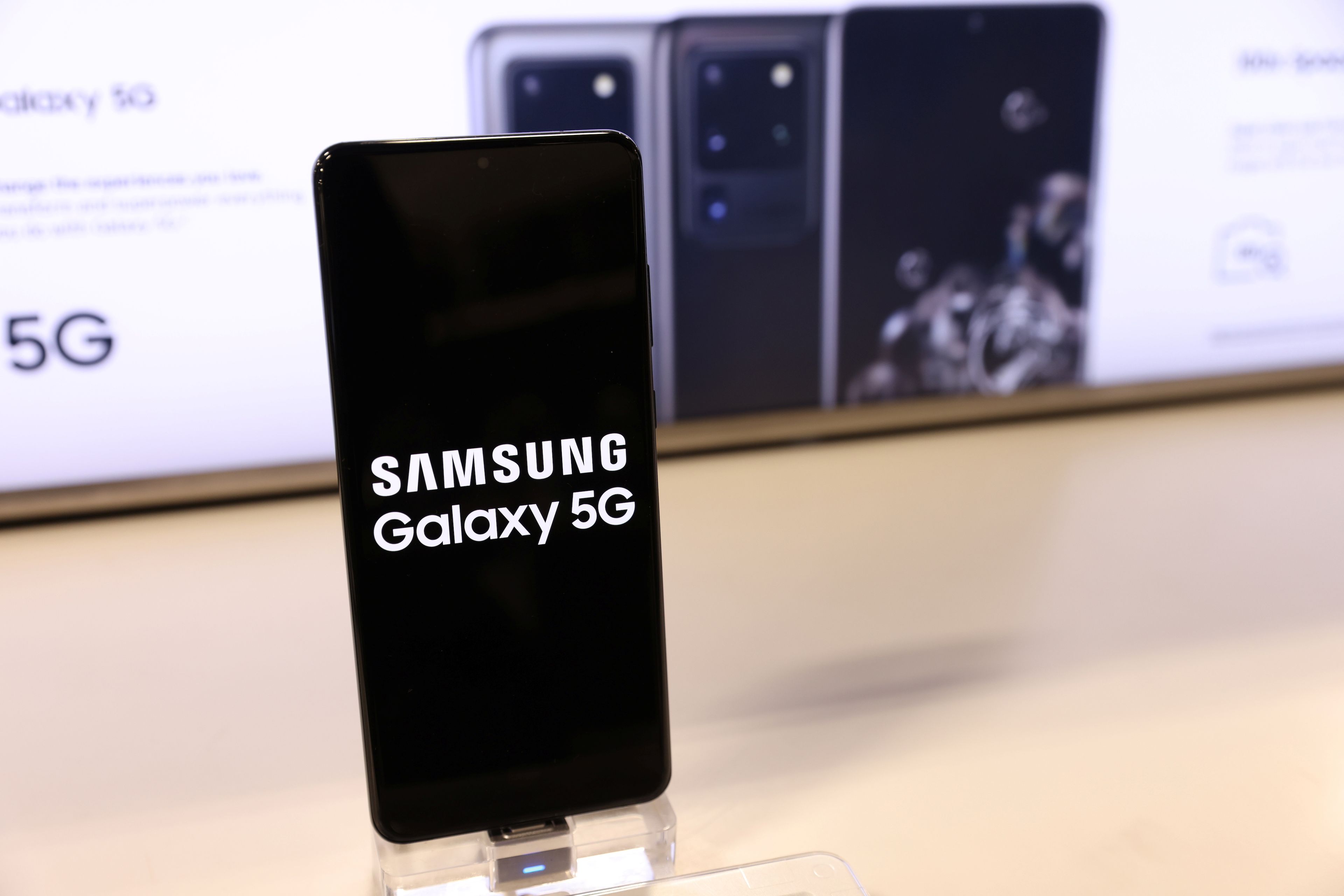 Un Samsung Galaxy en un stand