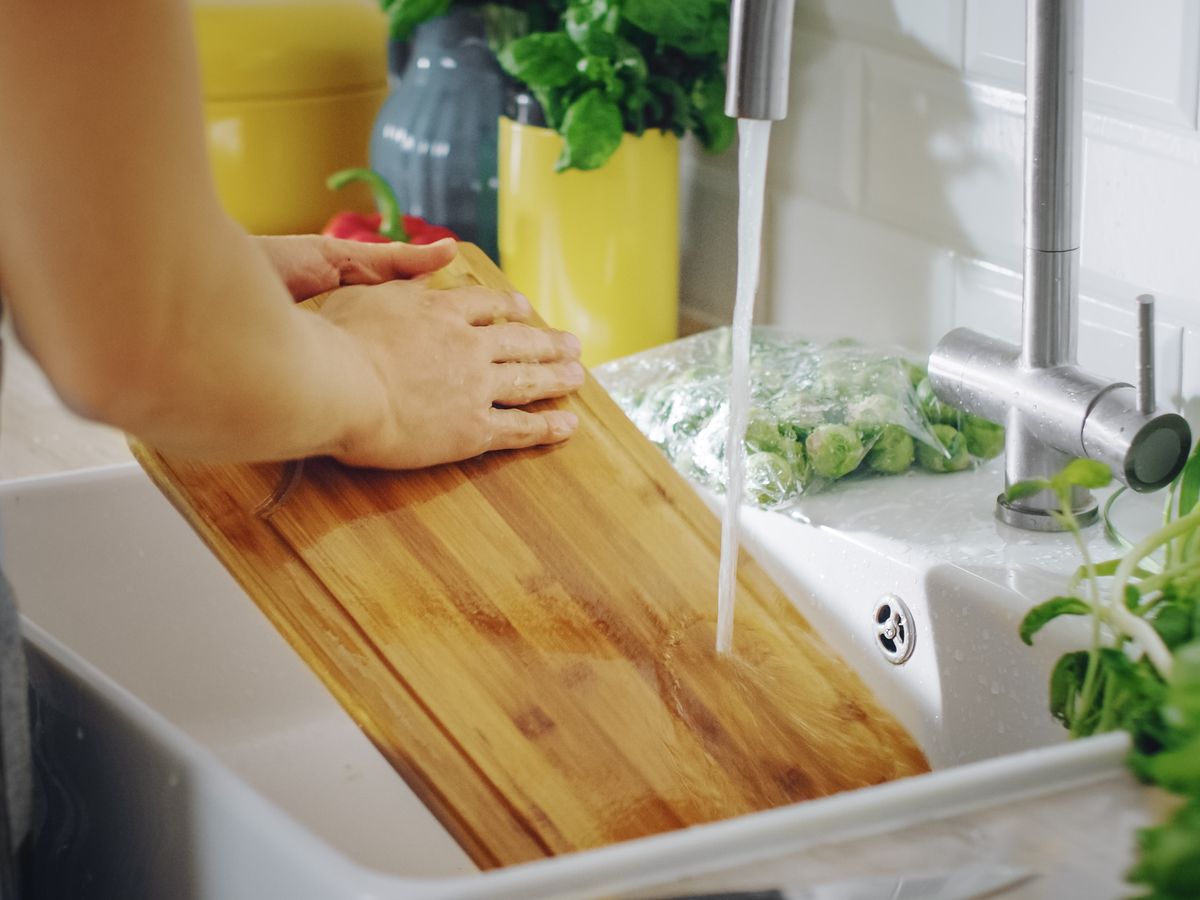 Tabla de cortar de madera o vidrio? Aprenda formas de limpiar eficazmente y  eliminar los olores desagradables de las tablas de la cocina