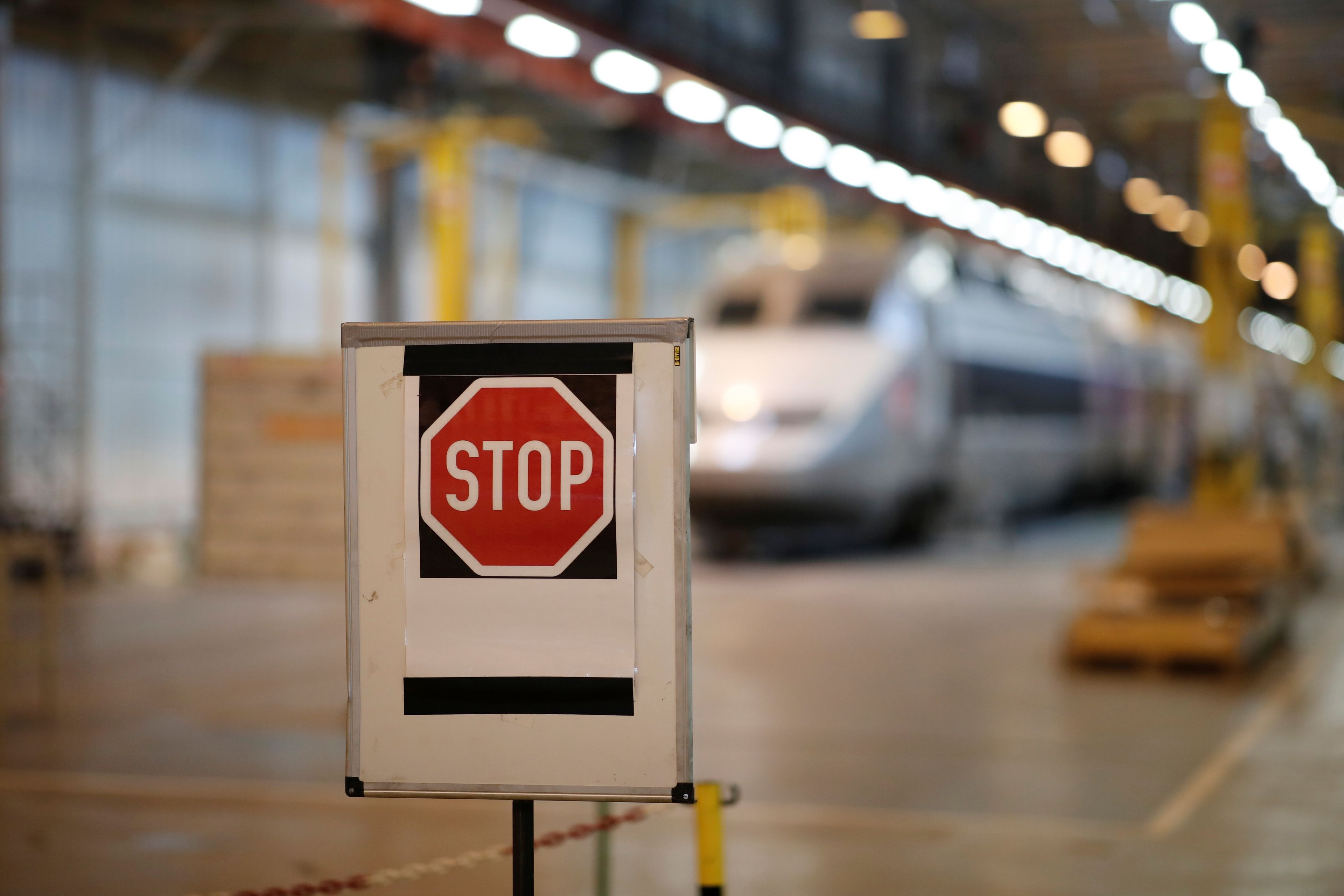 Tren de la red SNCF detenido por mantenimiento