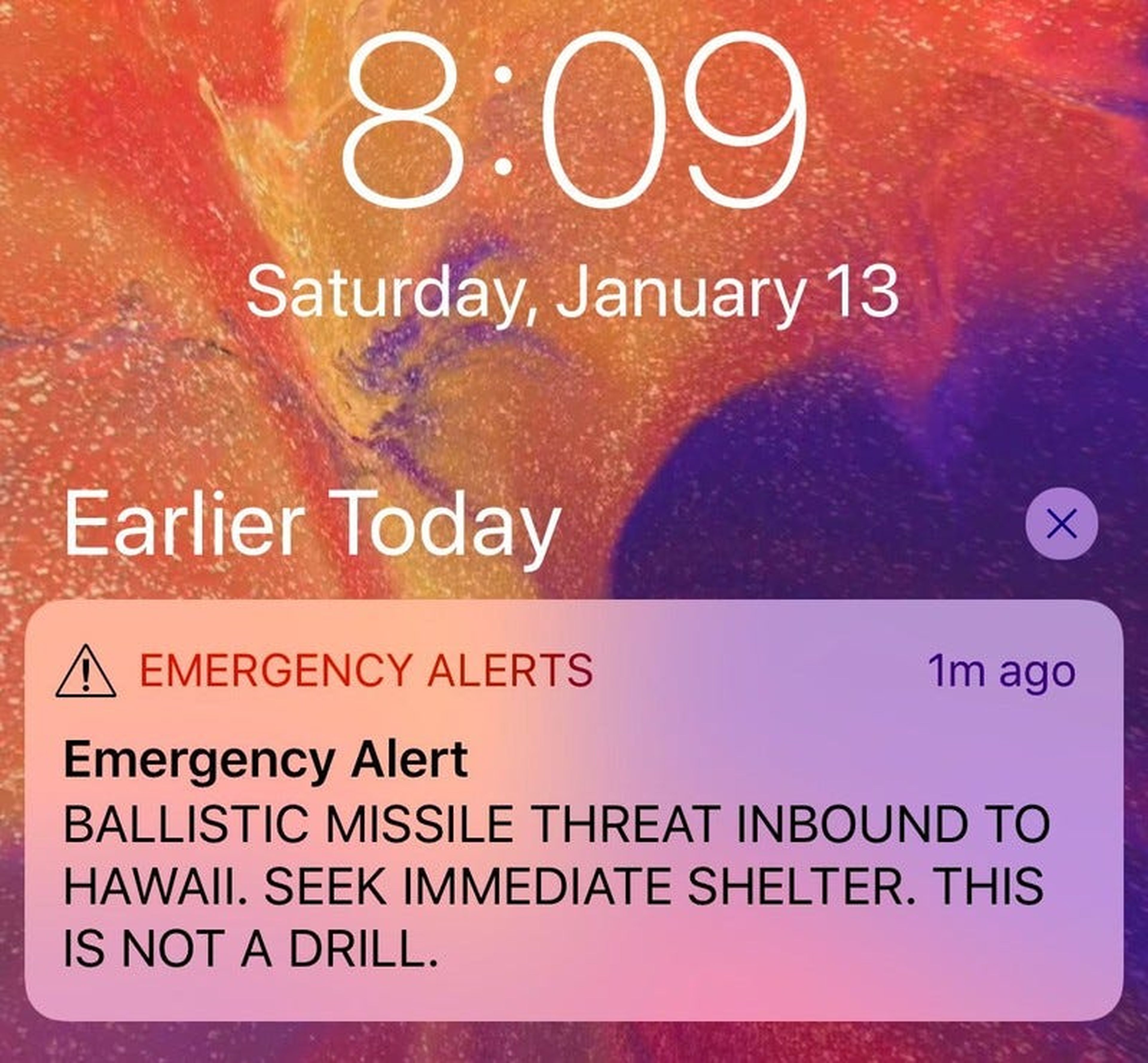 Una captura de pantalla de una cuenta de Twitter que muestra un aviso de misiles para Hawái, Estados Unidos, el 13 de enero de 2018 en esta imagen obtenida de las redes sociales.
