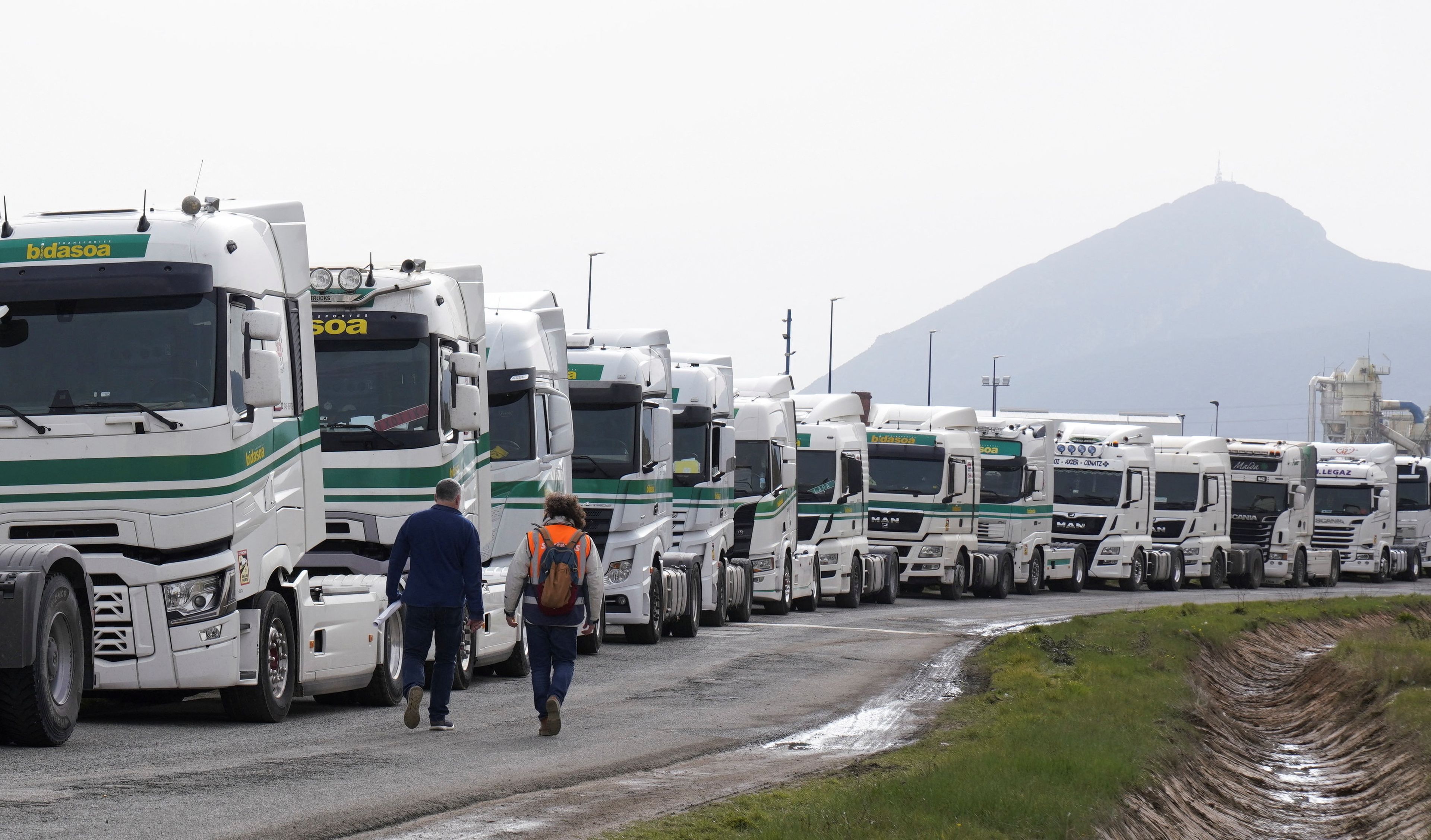Camiones parados por la huelga en Noáin, Navarra.