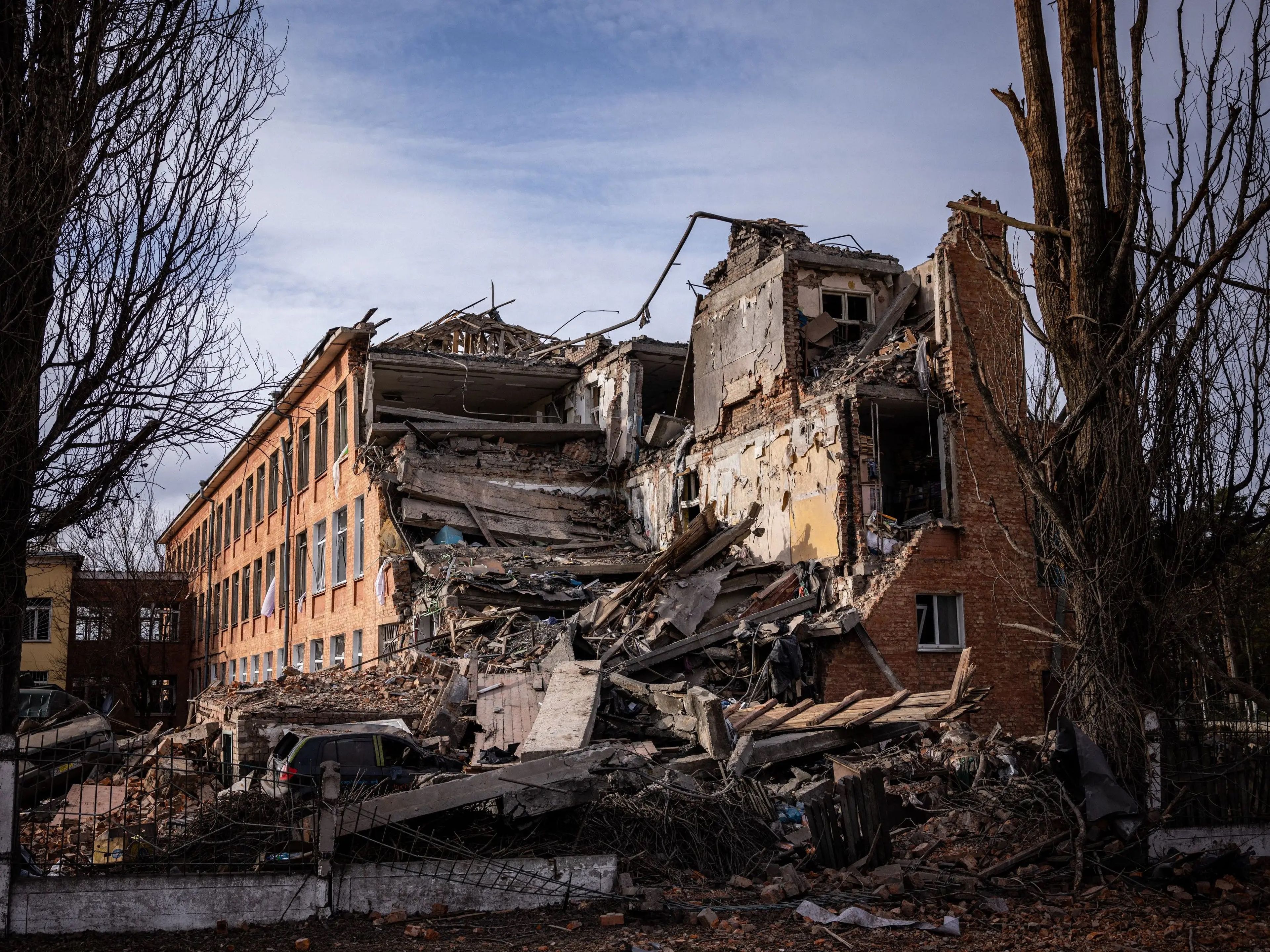 Un edificio escolar dañado en la ciudad de Chernígiv, en el norte de Ucrania, el 4 de marzo de 2022.