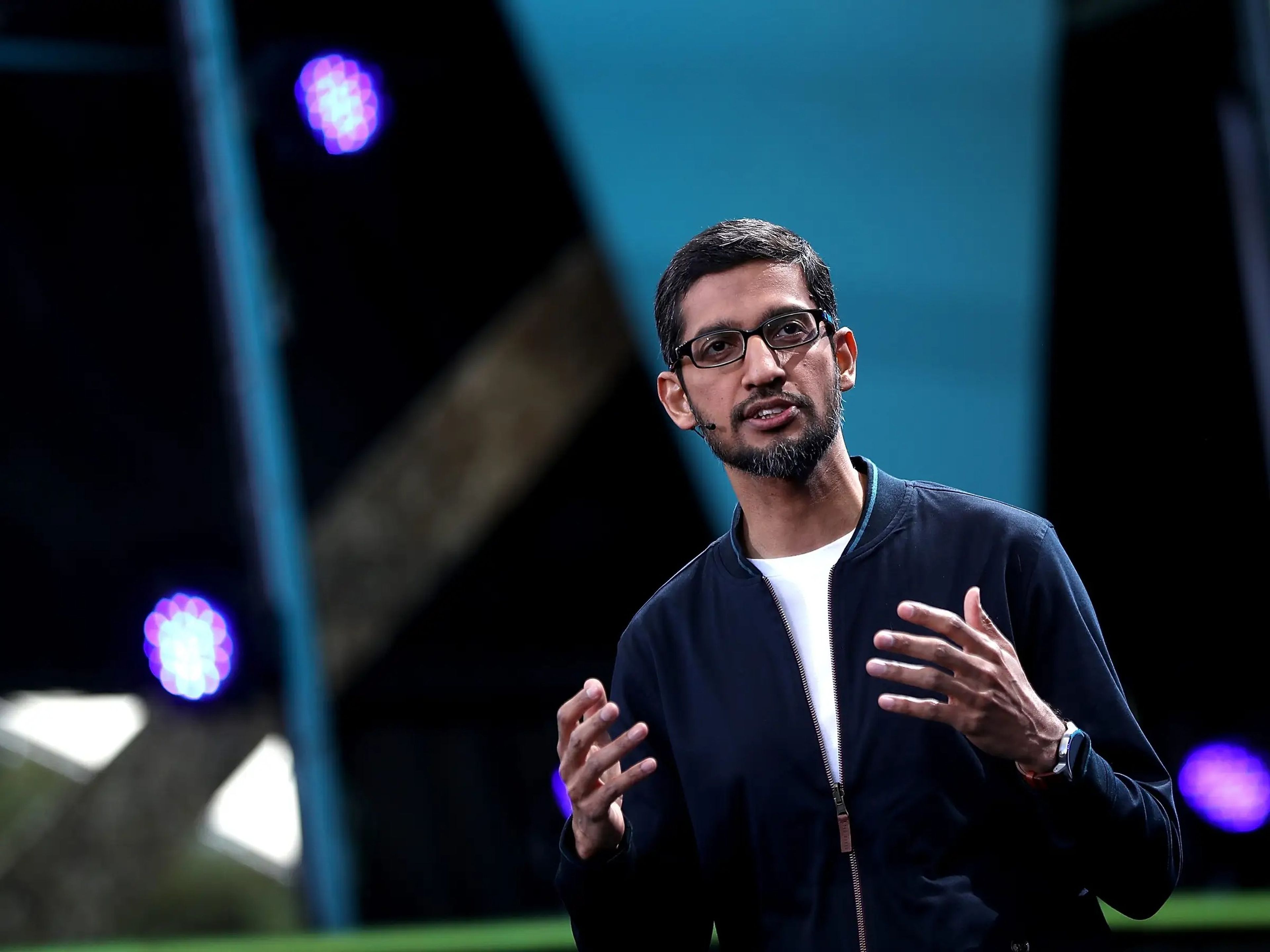 El CEO de Google, Sundar Pichai, hablando durante un evento de Google en California en 2016.