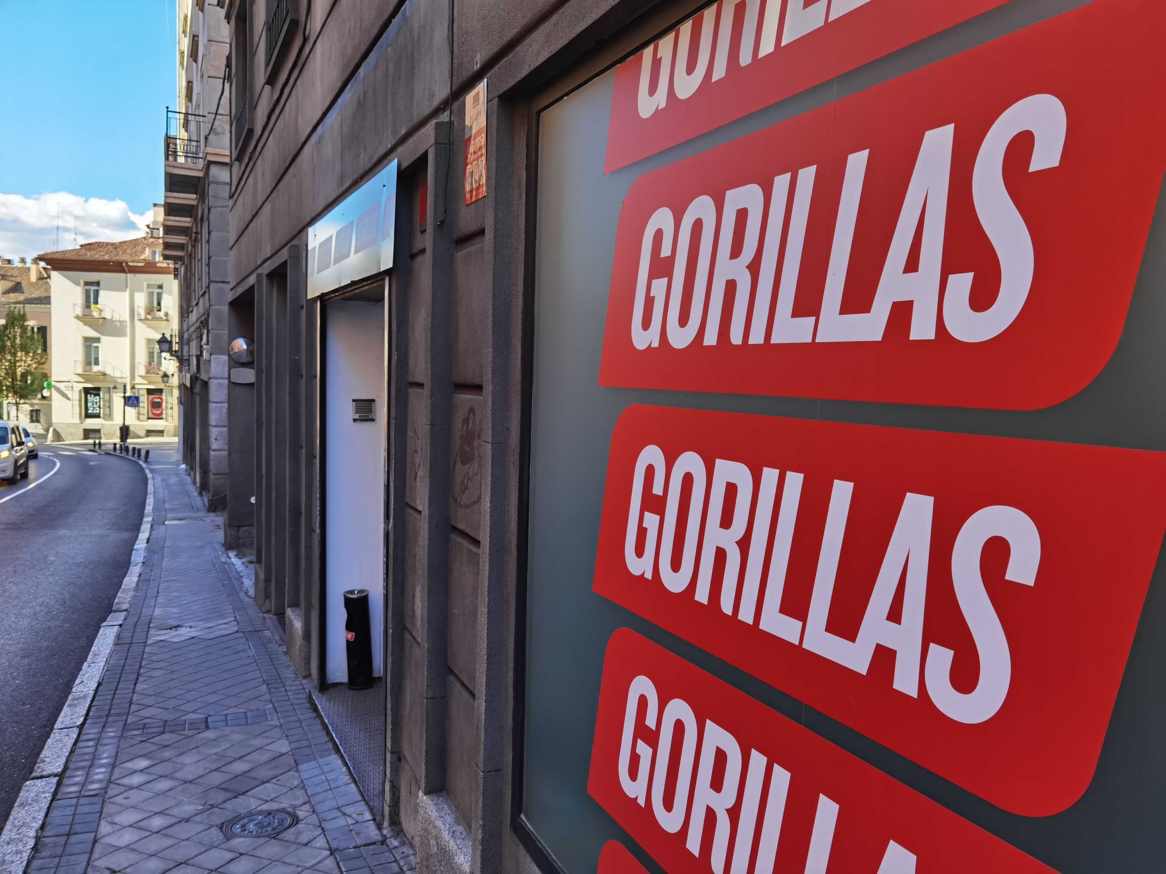 La entrada de un 'supermercado fantasma' de la compañía alemana Gorillas.