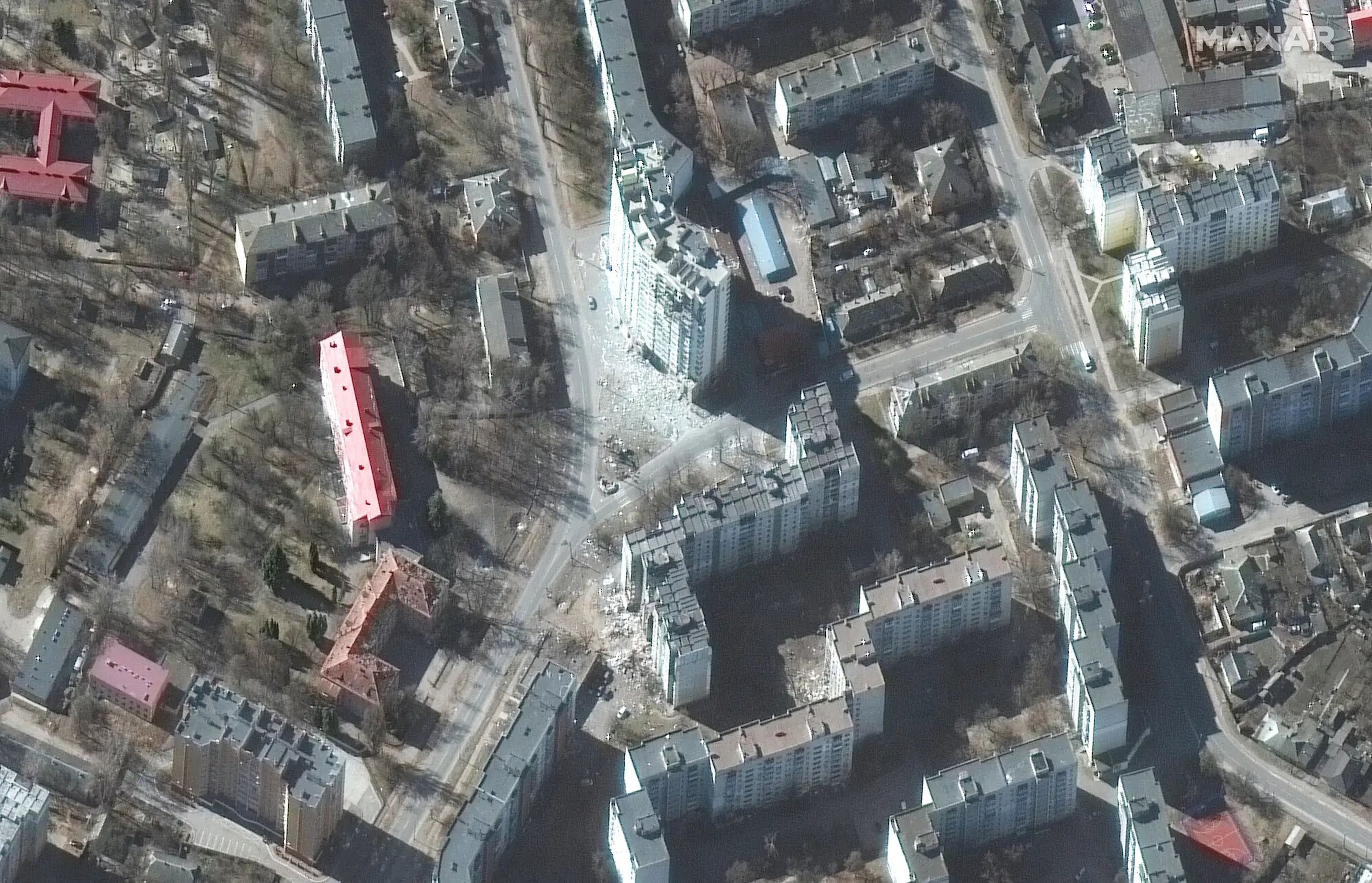 Edificios de apartamentos muy dañados en Chernígov.