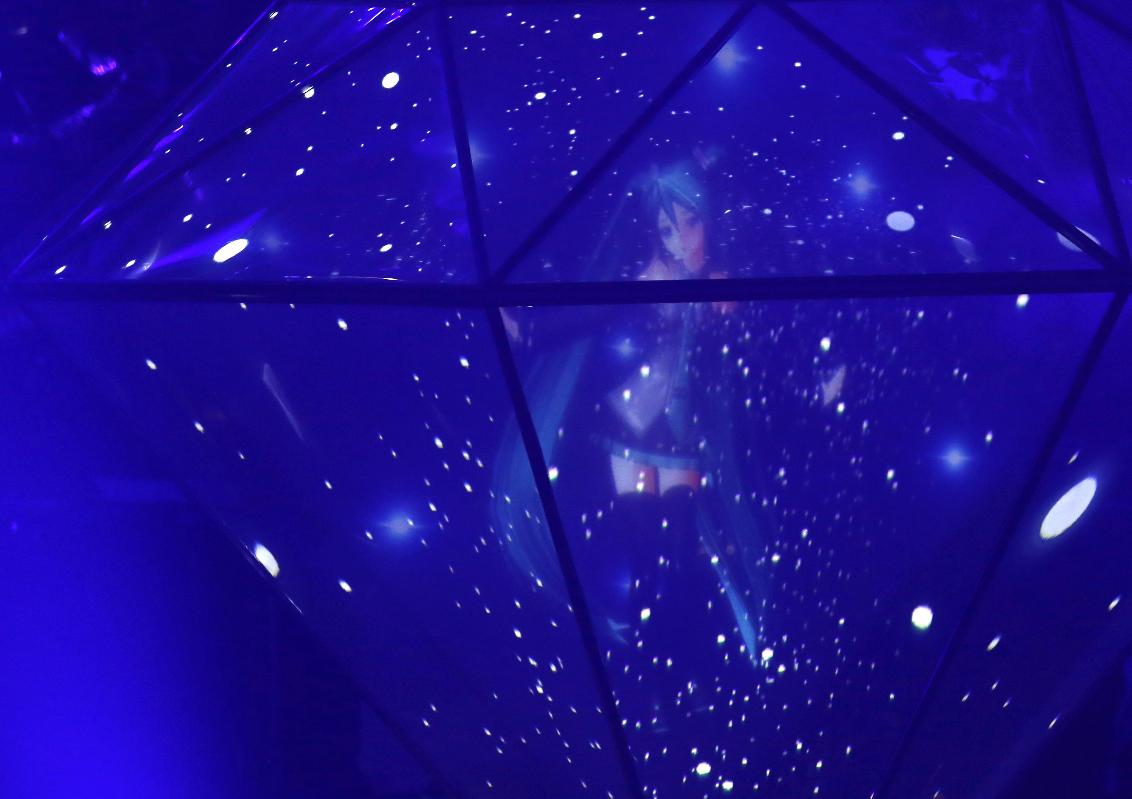 El holograma de Hatsune Miku, en un concierto en Tokio de 2014.