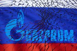 Ilustración con el logo de Gazprom y la bandera de Rusia.