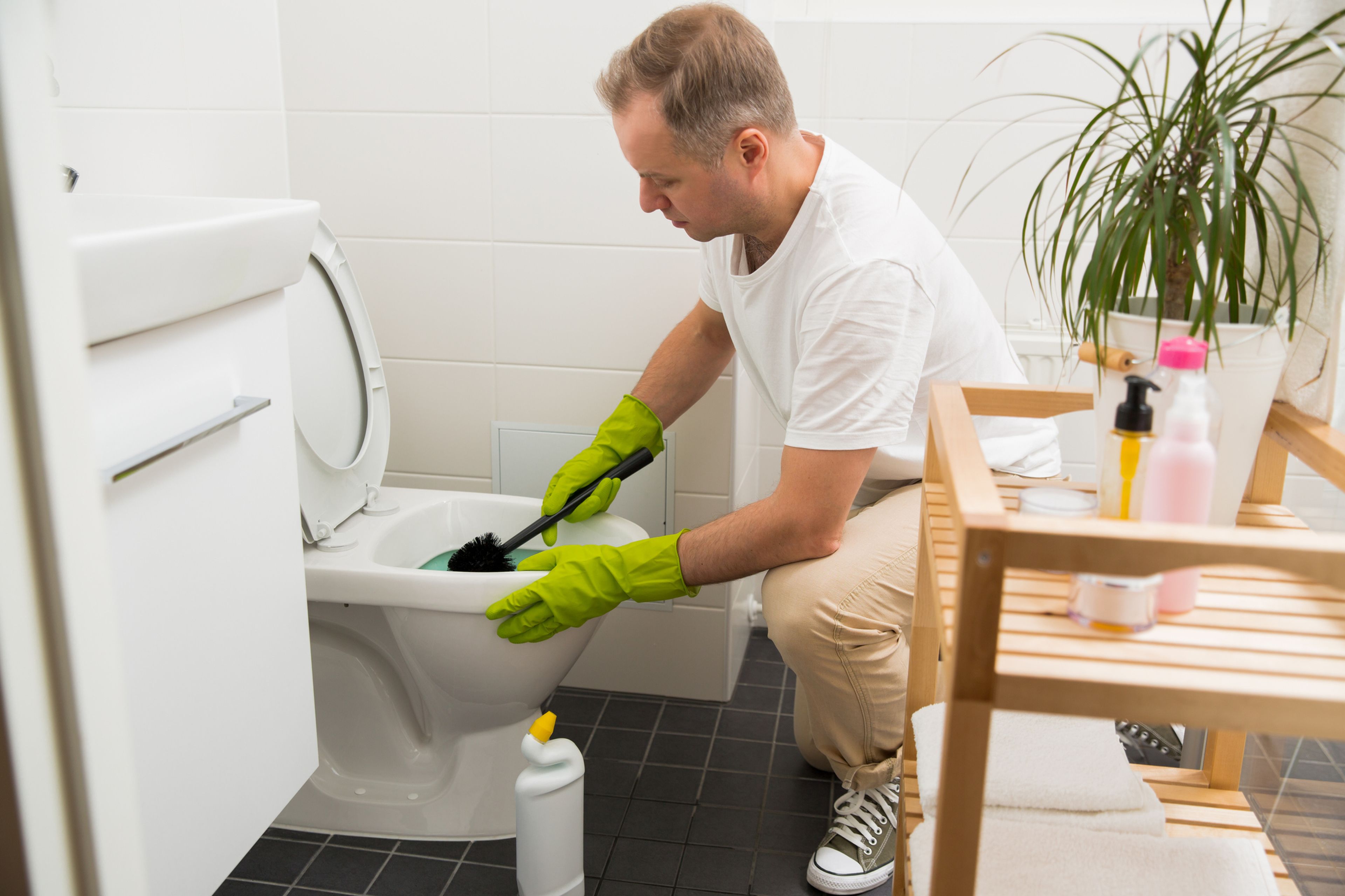 Cómo limpiar y desinfectar tu cuarto de baño - Emplea Hogar