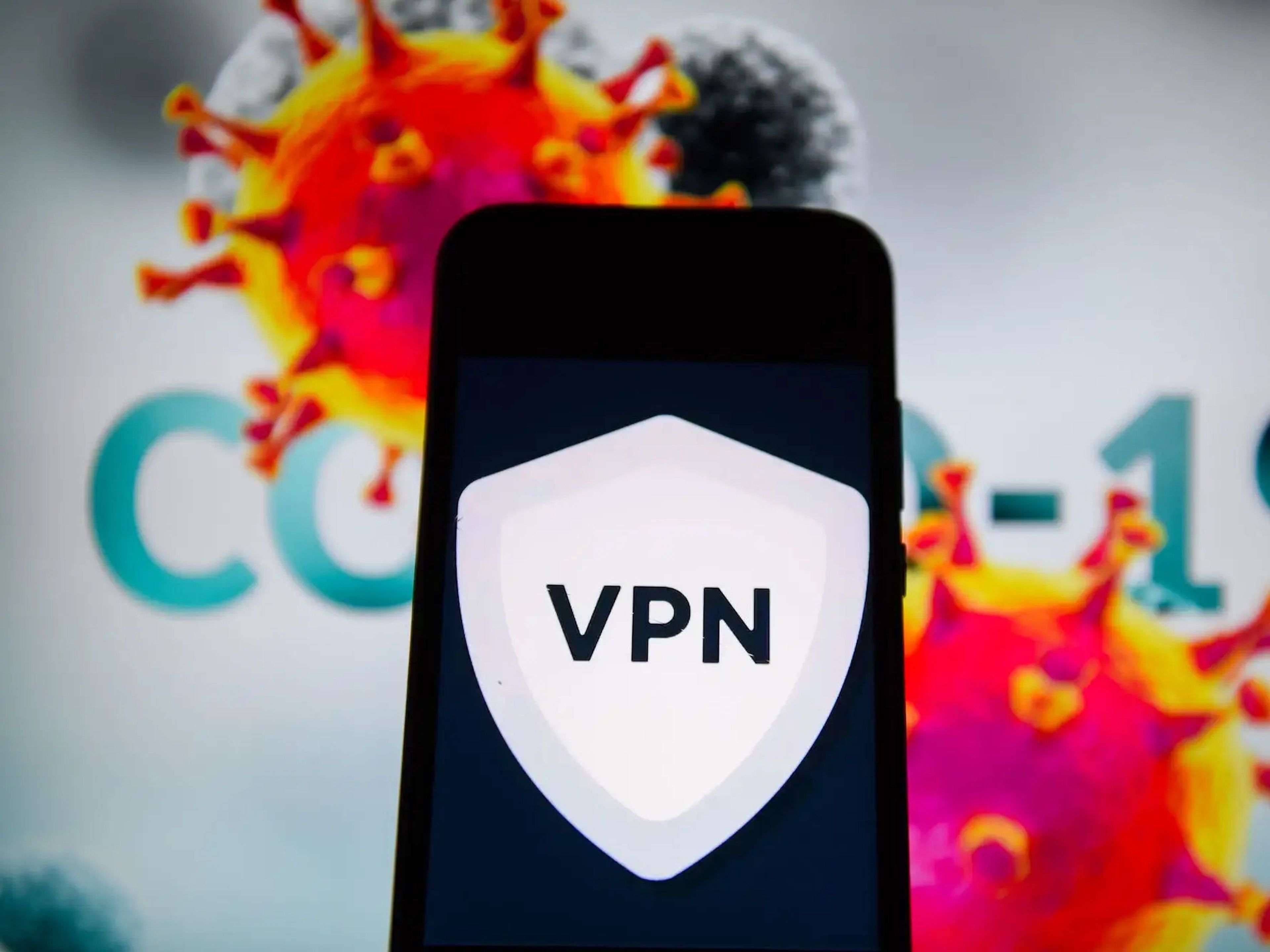 Un logotipo de VPN visto en un smartphone.