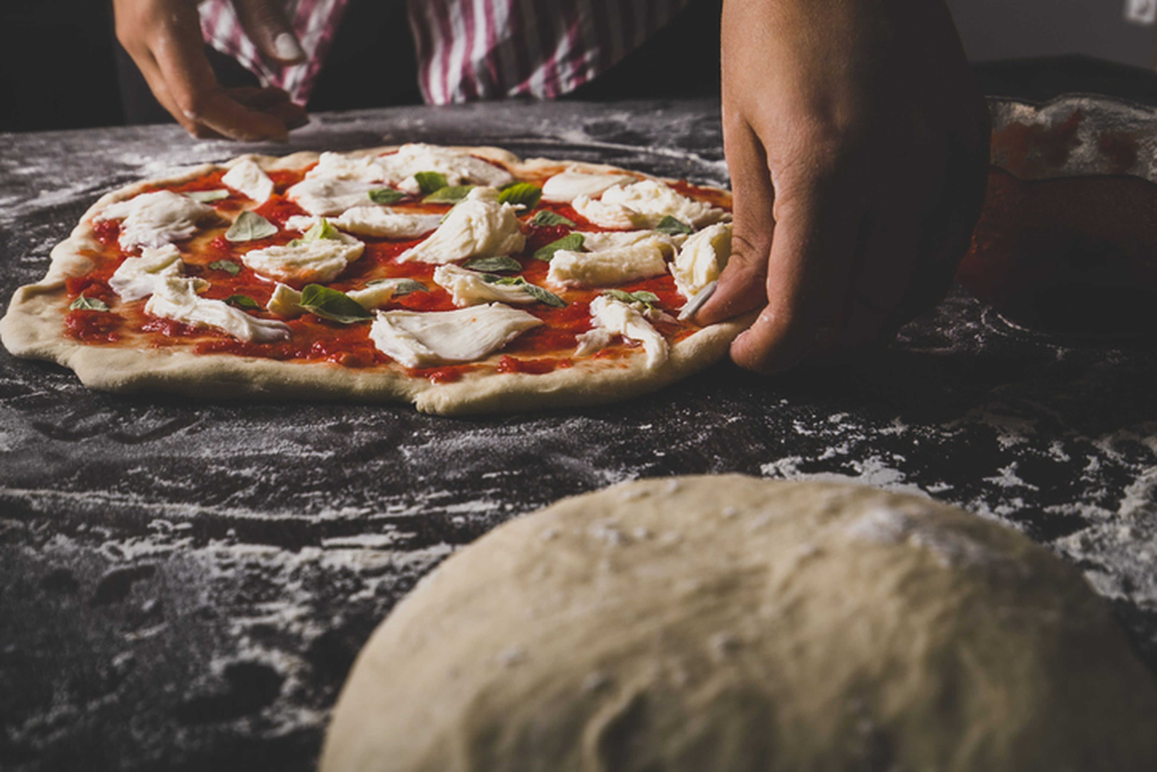 Cómo hacer la pizza perfecta, según este chef profesional | Business  Insider España