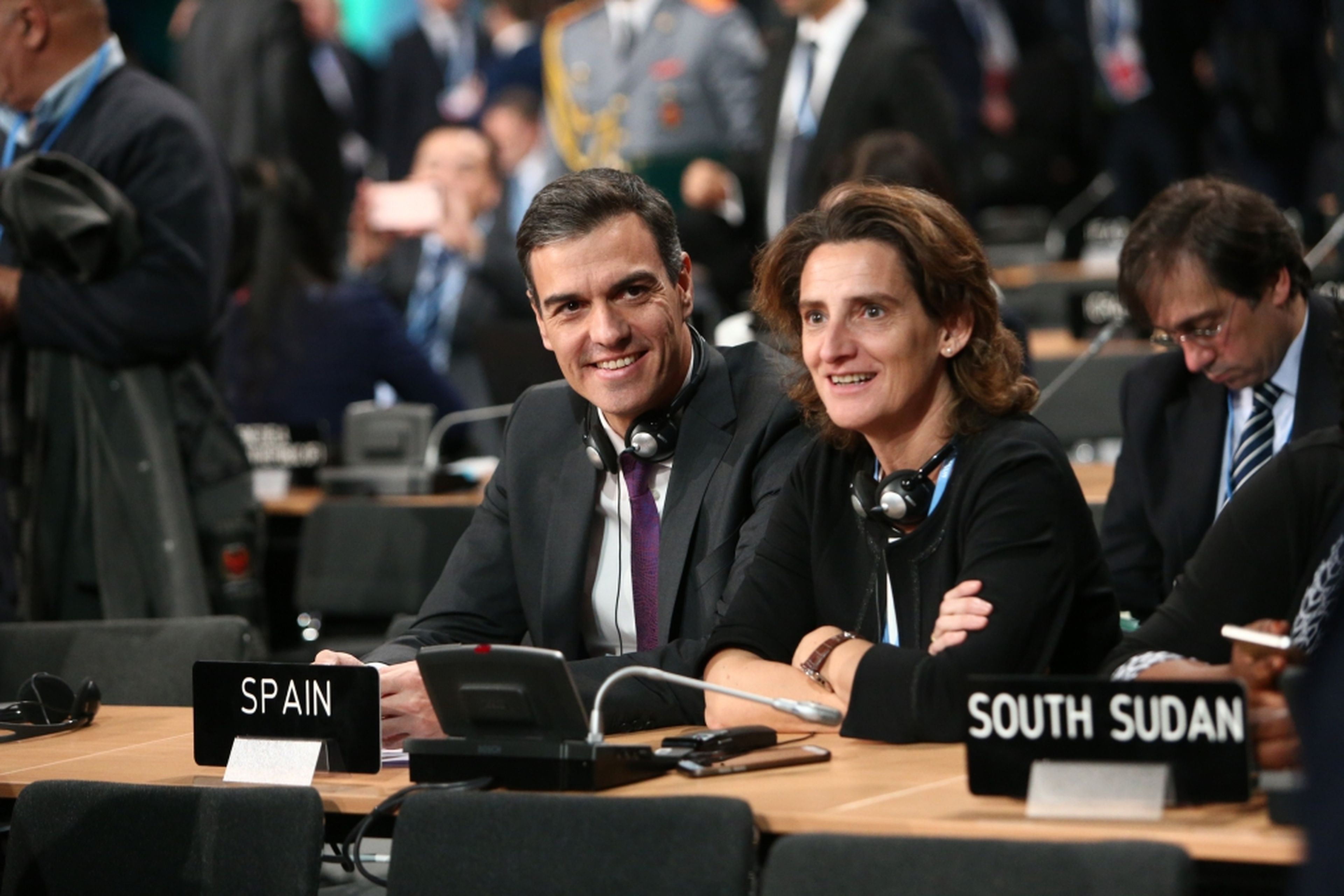 El presidente del Gobierno, Pedro Sánchez, y la ministra para la Transición Ecológica, Teresa Ribera.